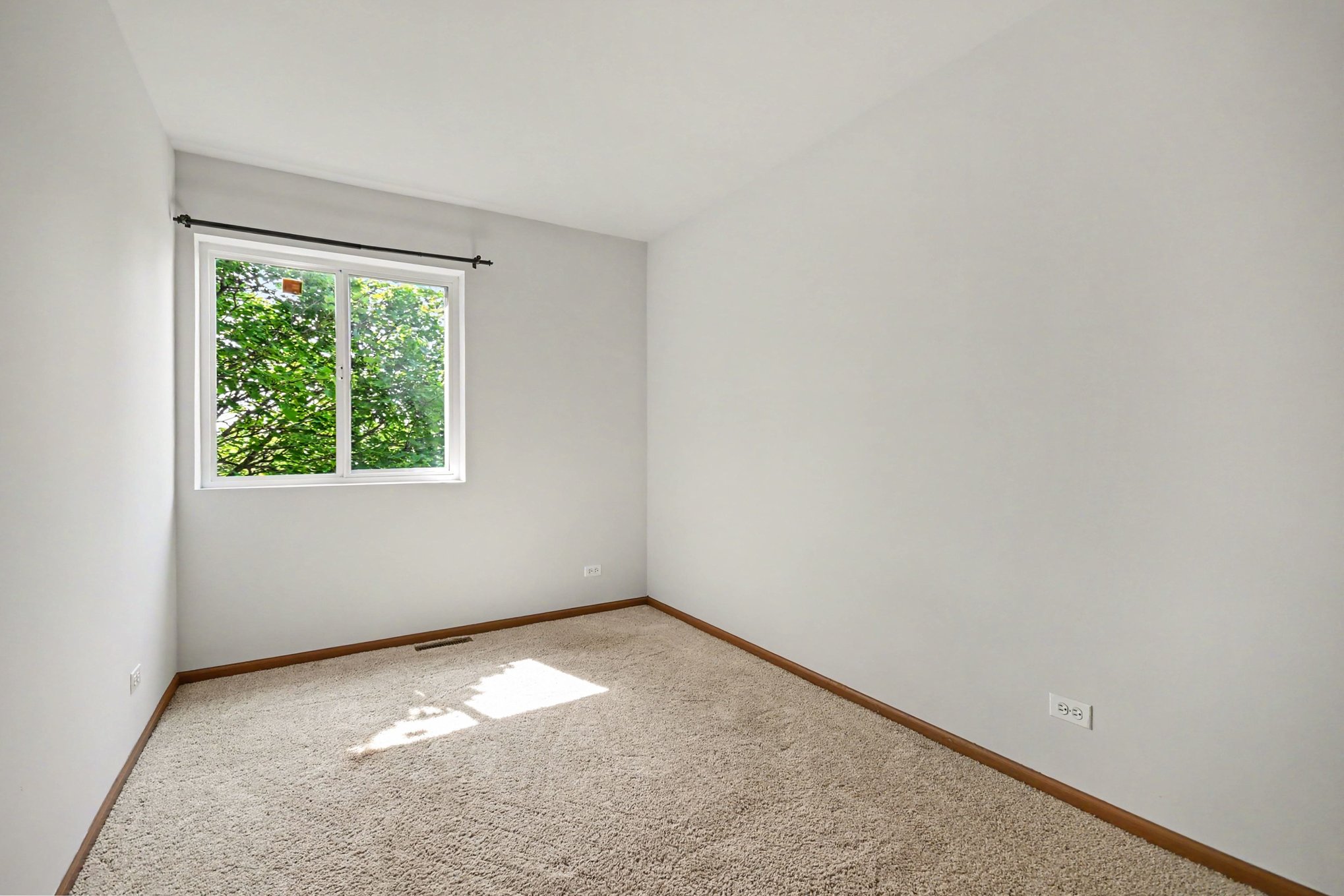 Photo 11 of 17 of 2734 Preston Ct, Aurora, IL