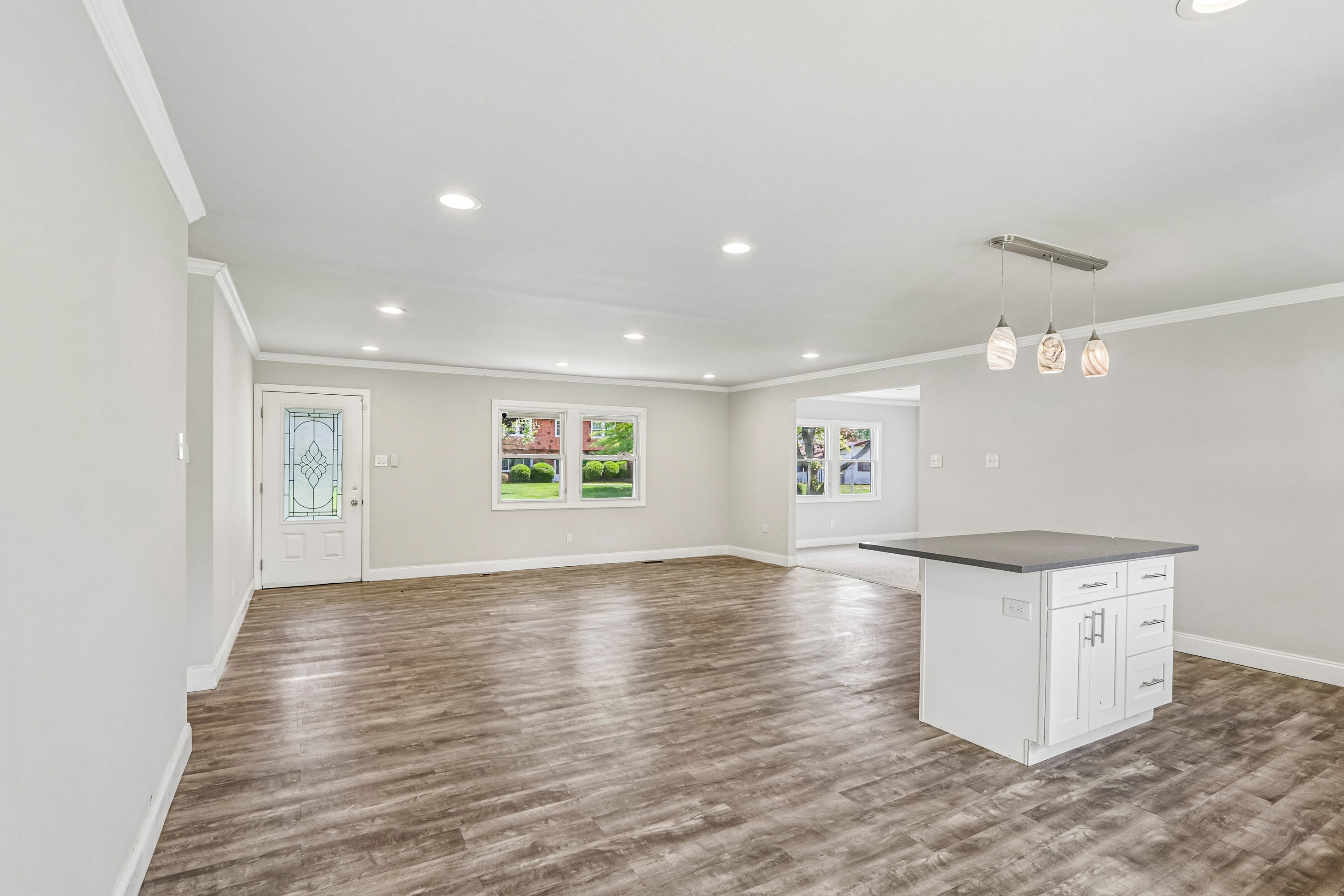 Photo 9 of 36 of 6 Newport Ln, Willingboro, NJ