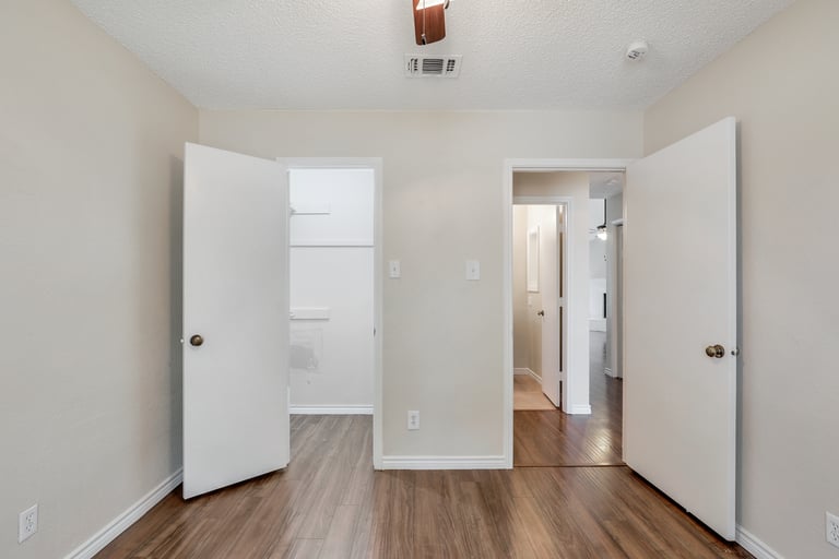 Photo 12 of 22 - 6312 Brookmont Ct, Arlington, TX 76018