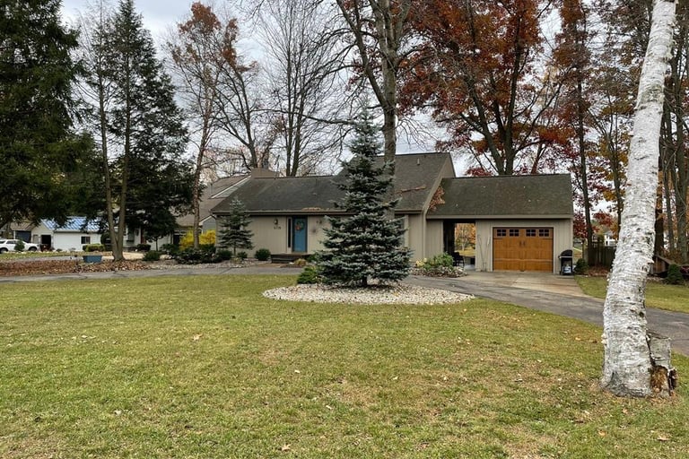 10725 Peninsula Dr, Stanwood, MI 49346 Opendoor