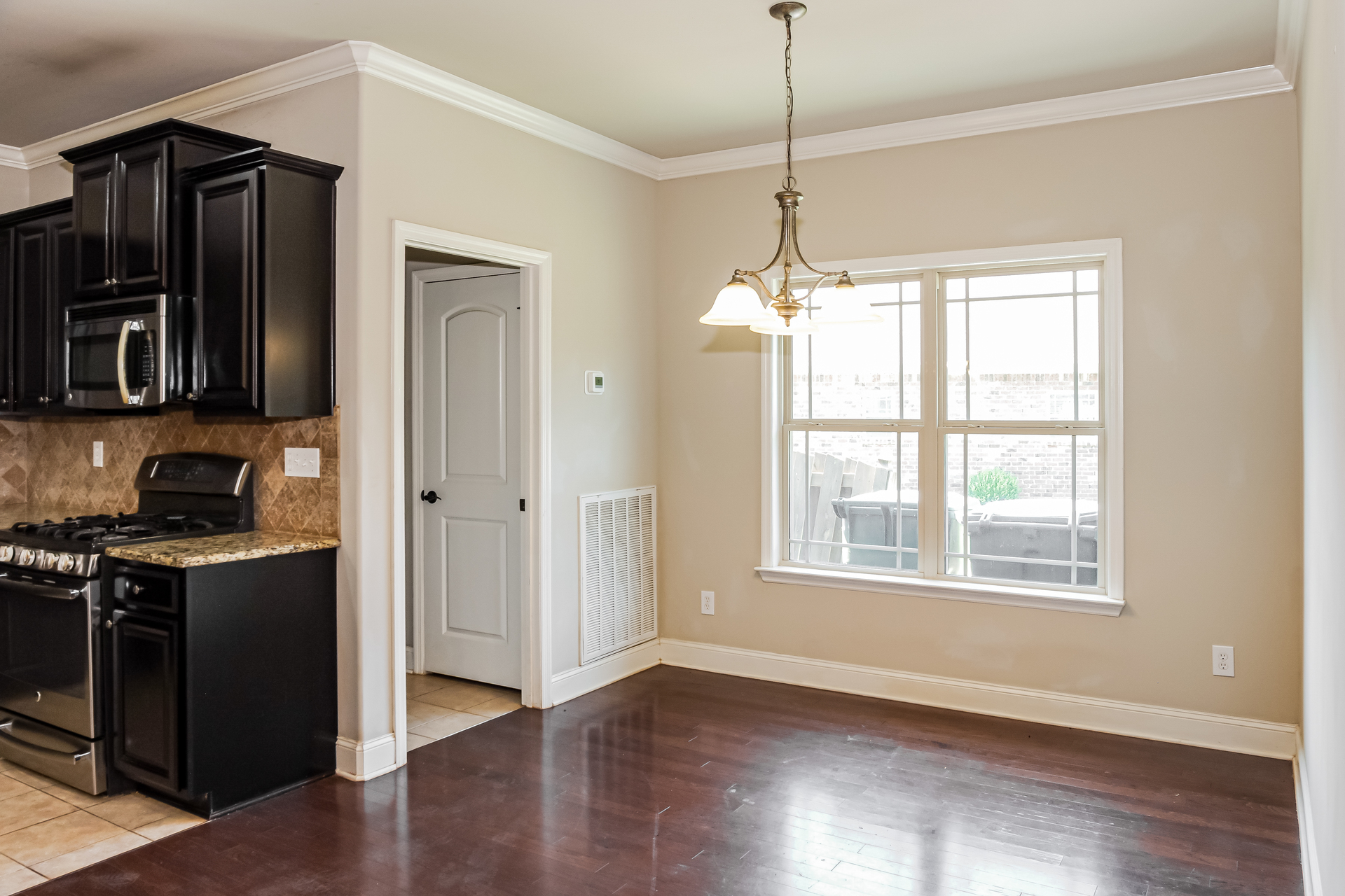 Photo 10 of 21 of 402 Mossyleaf Dr SW, Huntsville, AL
