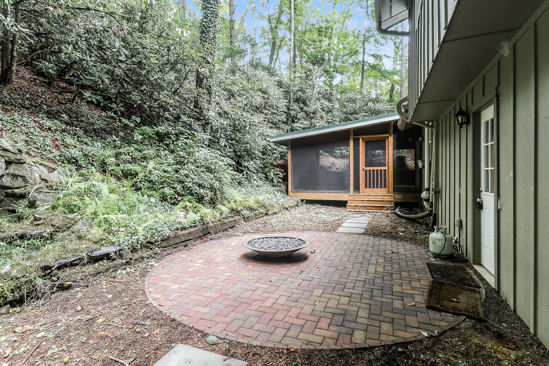 Photo 5 of 20 of 522 Glen Cannon Dr, Pisgah Forest, NC
