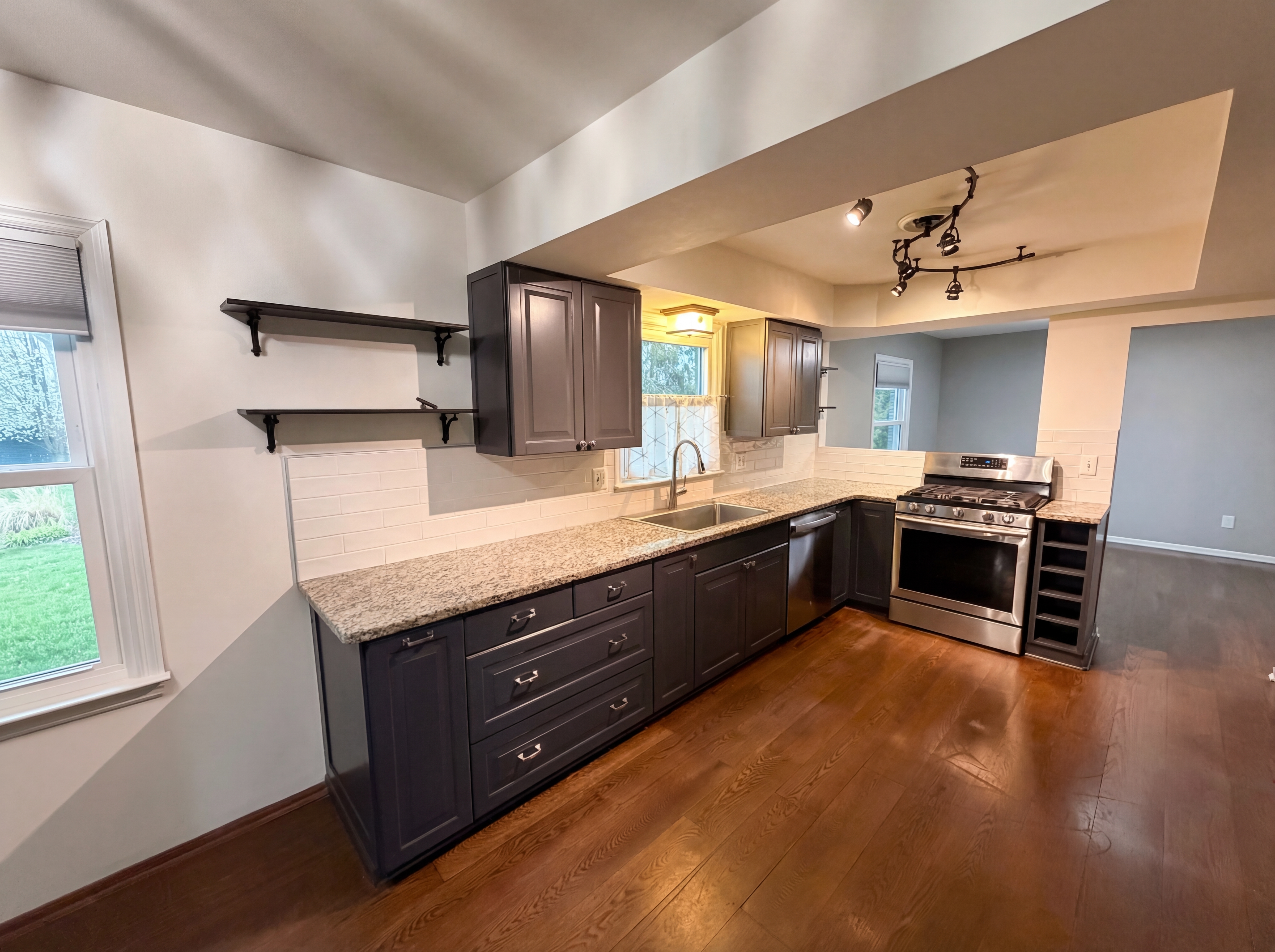 Photo 8 of 35 of 1289 Clubview Blvd S, Columbus, OH