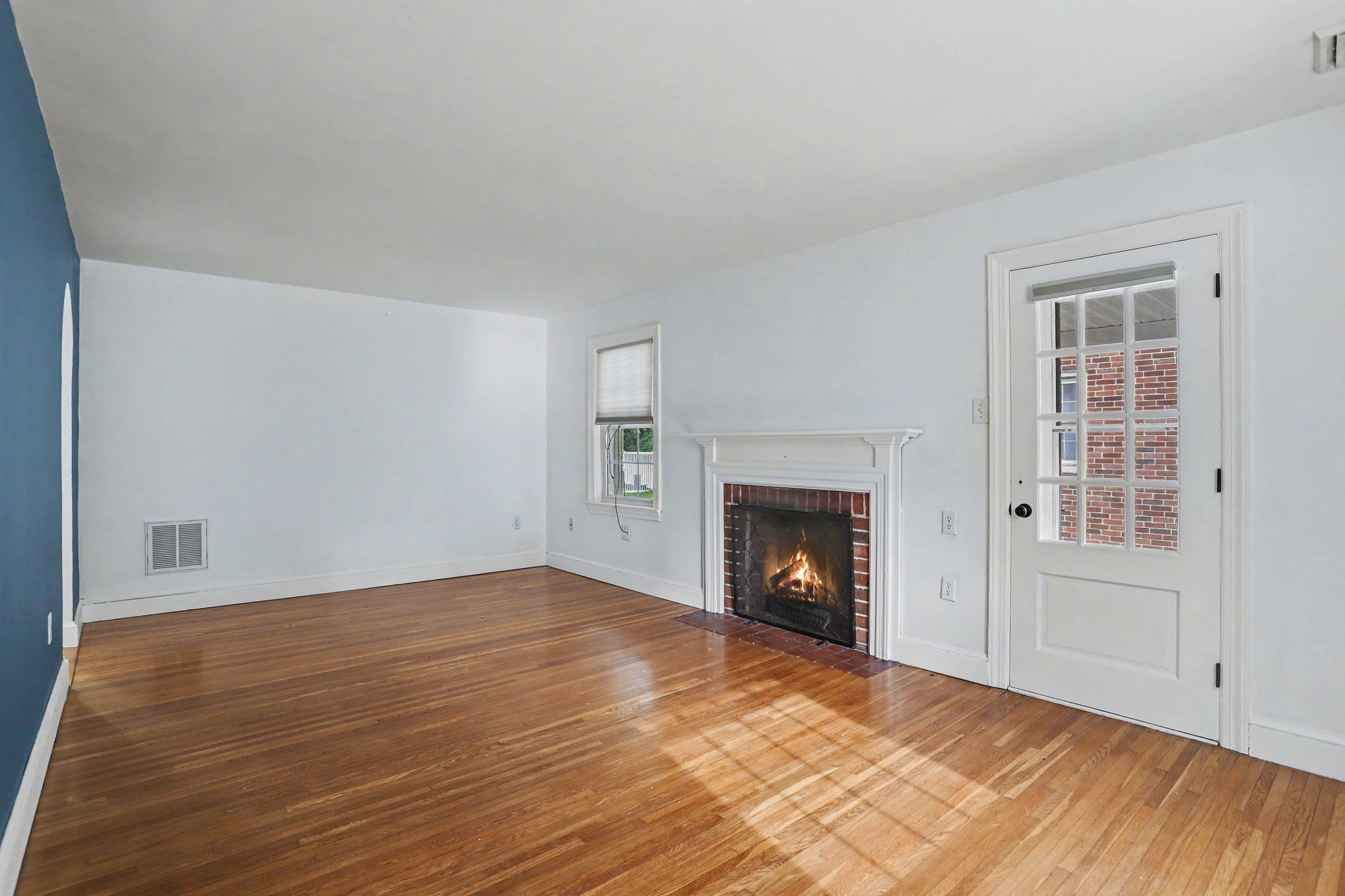 Photo 4 of 21 of 218 N Gotwalt St, York, PA