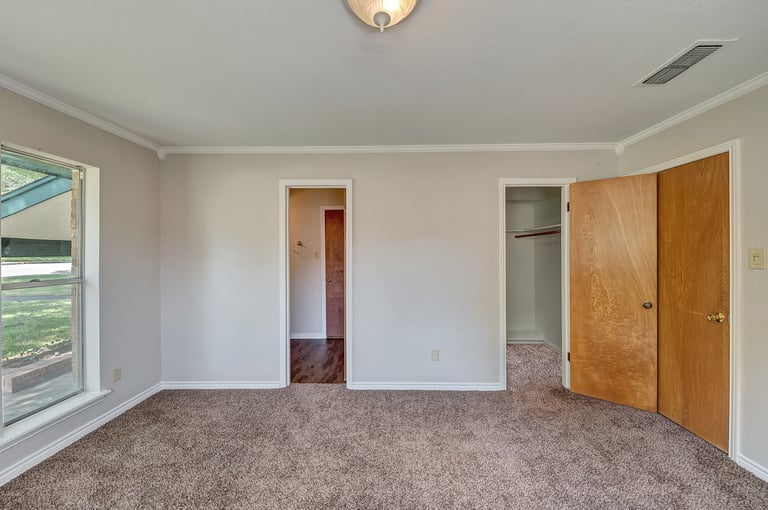 Photo 21 of 29 - 429 Kathy Dr, Desoto, TX 75115