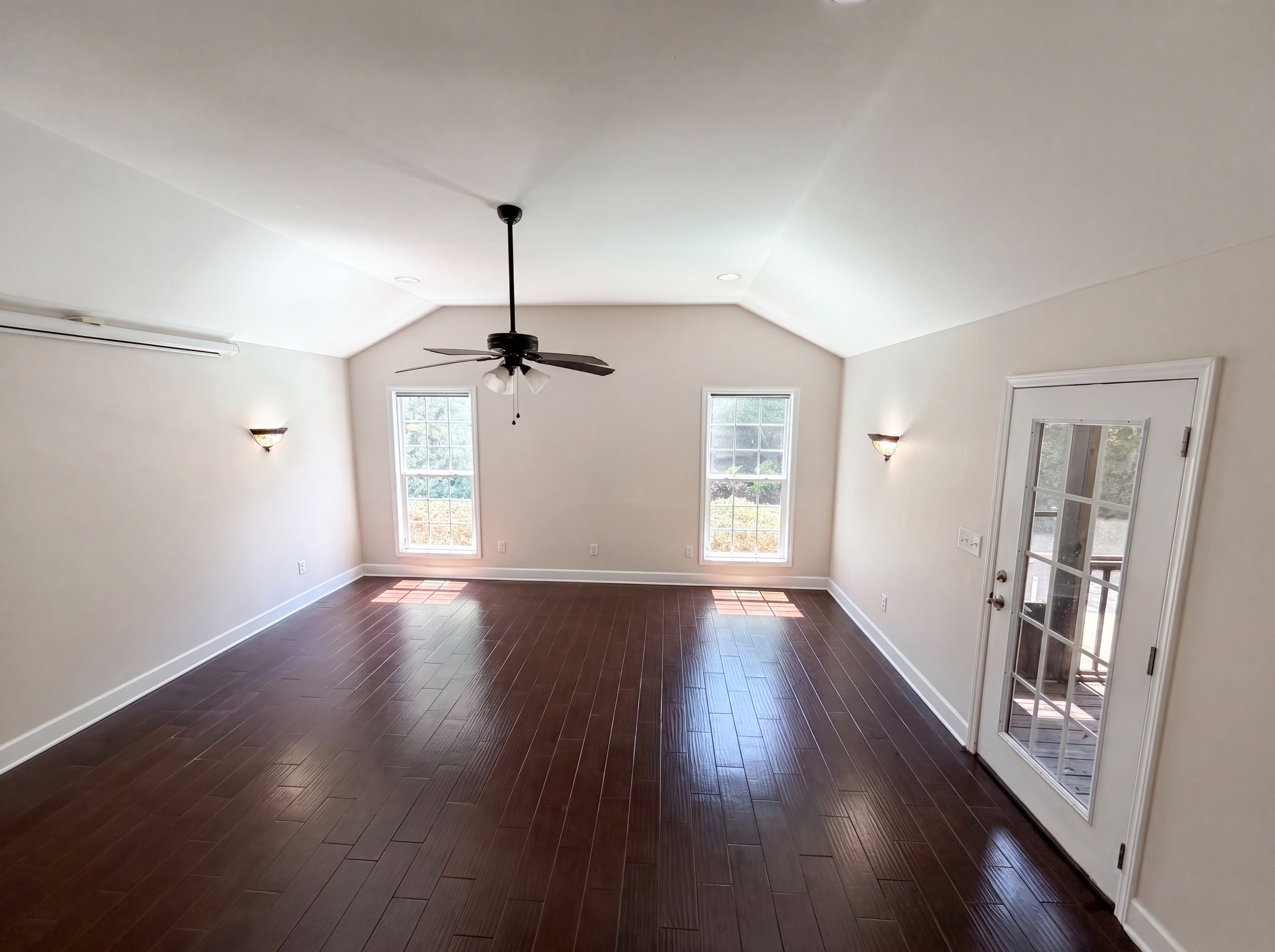 Photo 10 of 22 of 4903 Homeplace Dr, Apex, NC