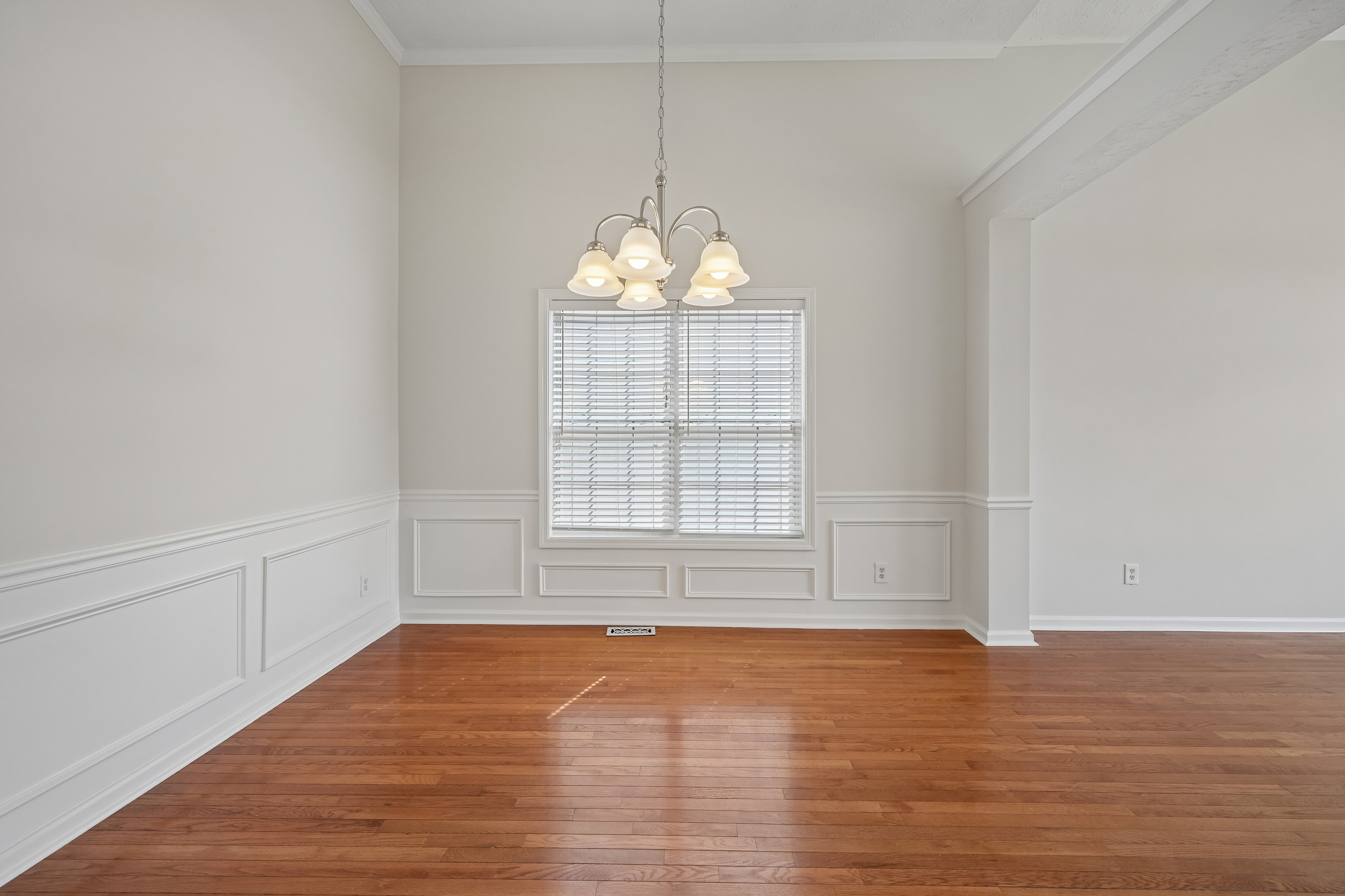 Photo 9 of 37 of 3493 Dunbar Ln, Suwanee, GA