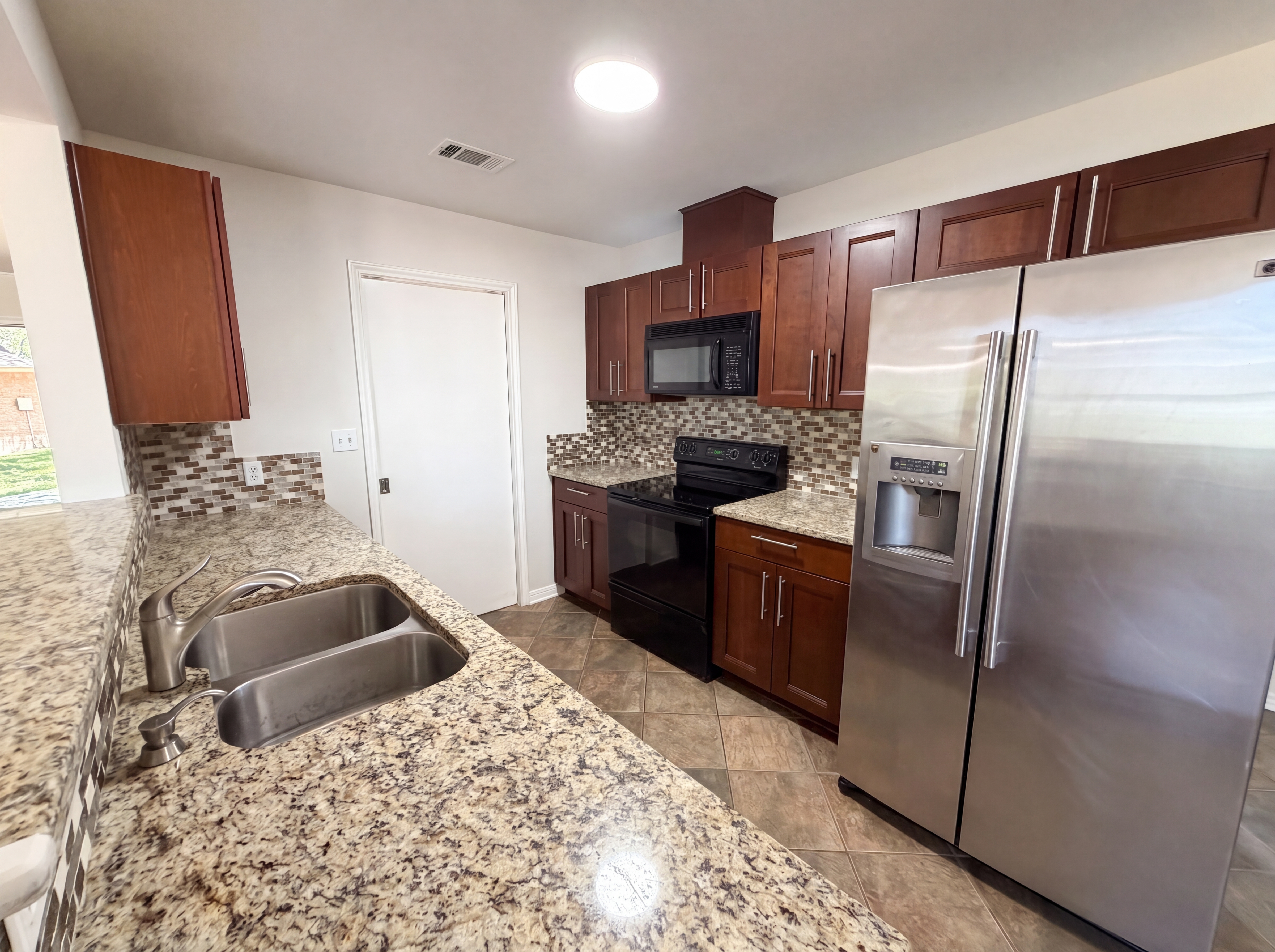 Photo 6 of 17 of 1111 N Riviera Cir, Cedar Park, TX