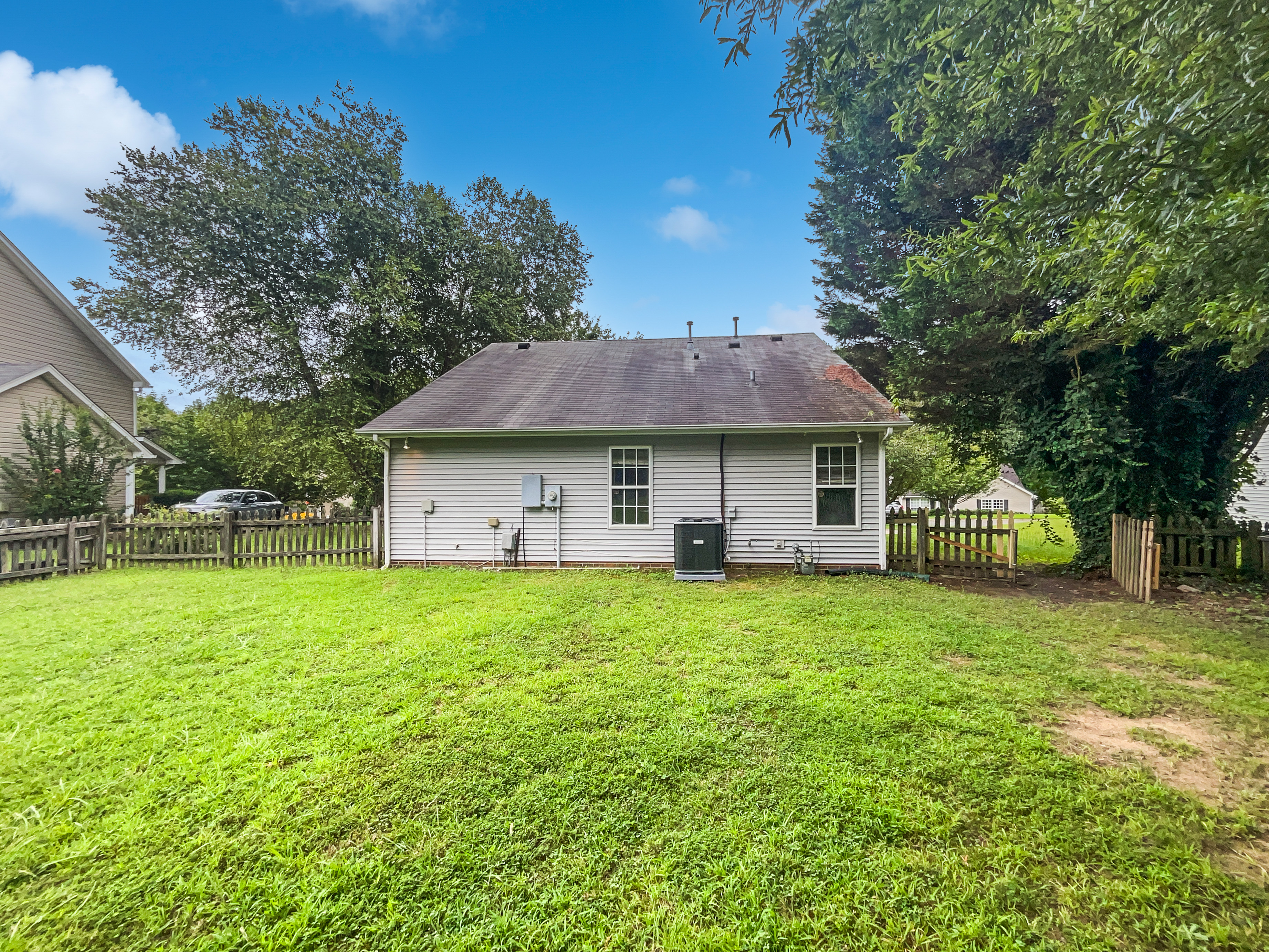 Photo 8 of 19 of 6880 Ironwood Cir, Greensboro, NC