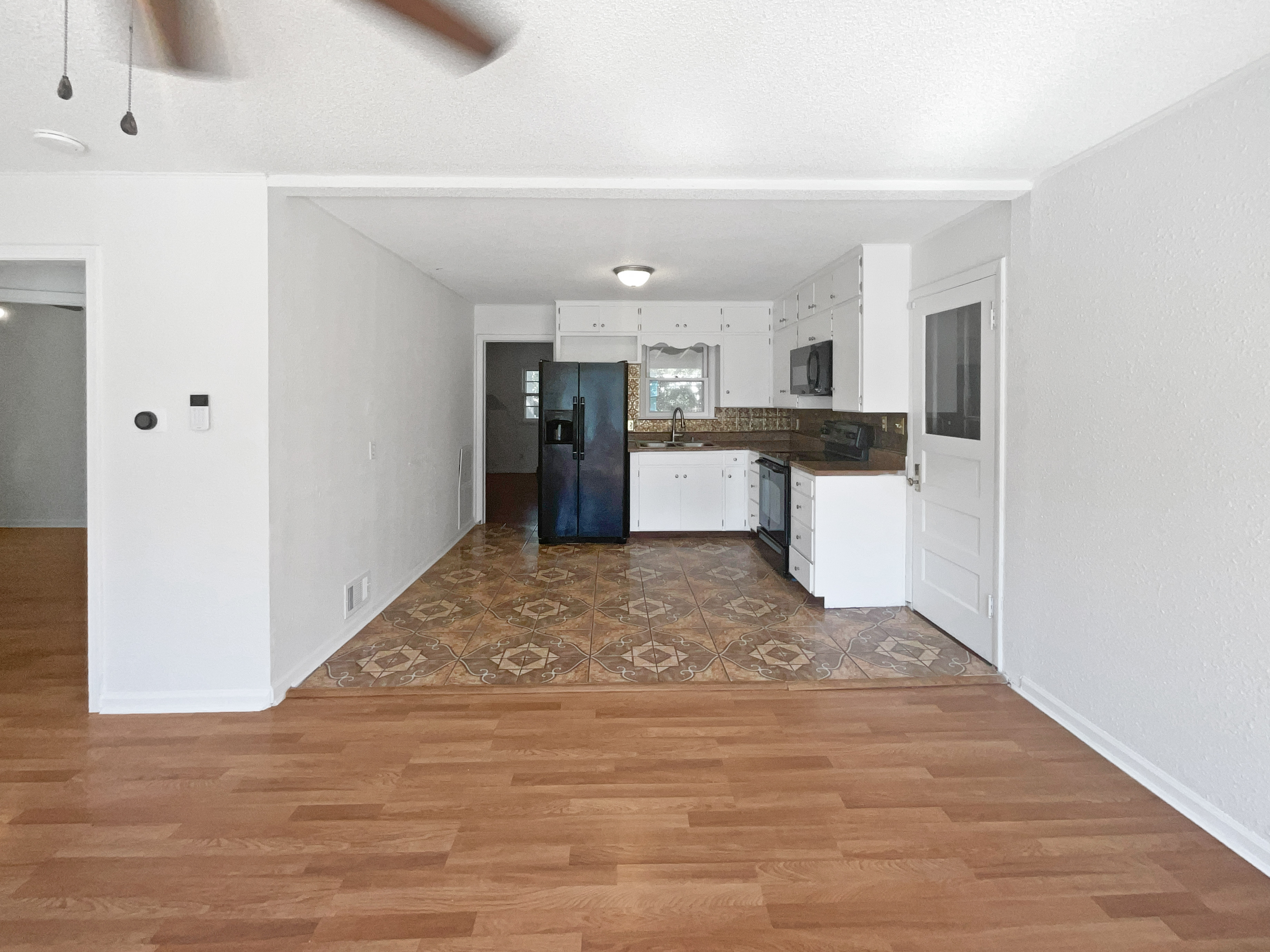 Photo 10 of 24 of 4958 N Lister Ave, Kansas City, MO