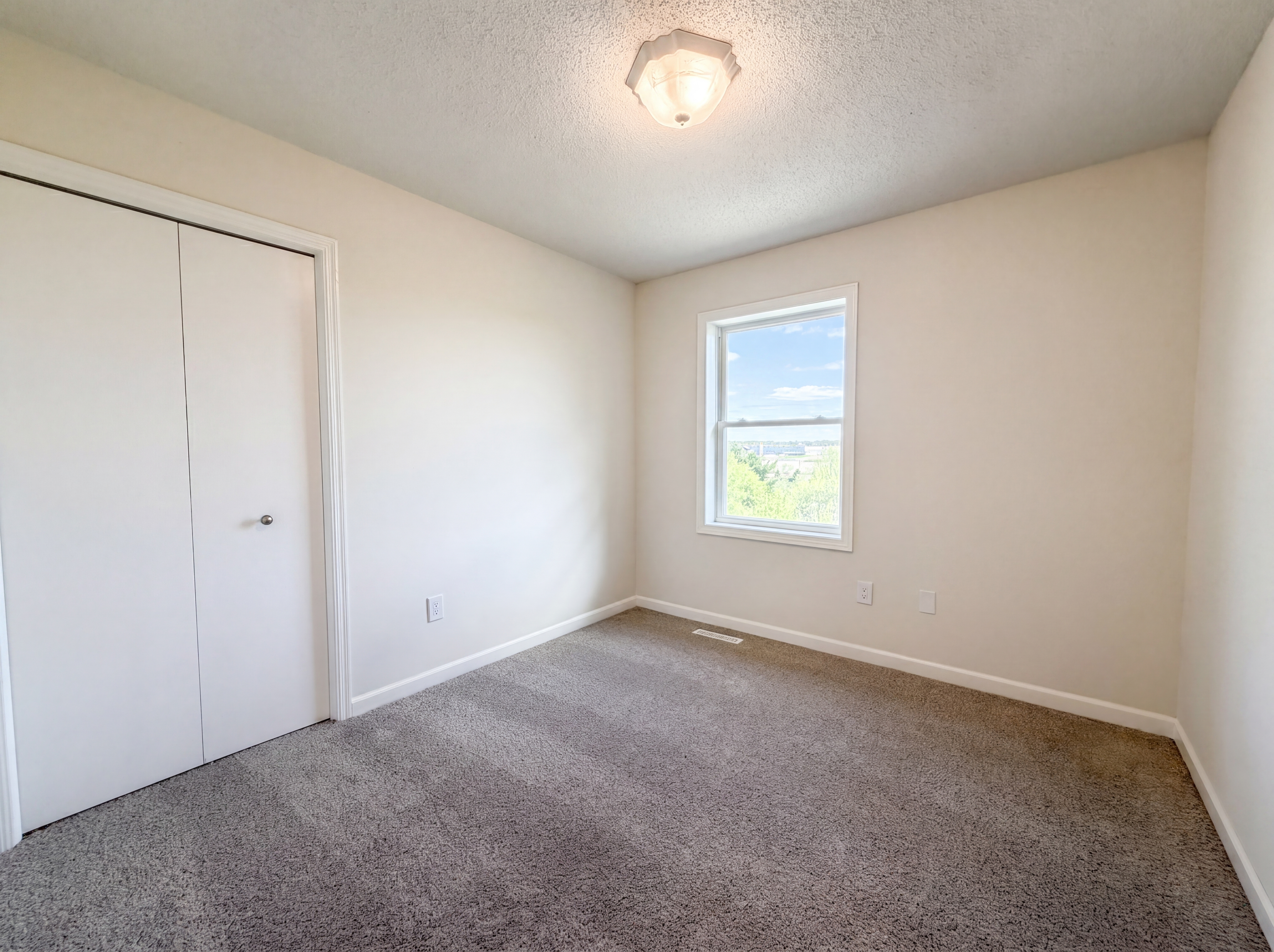 Photo 11 of 25 of 9429 Harkness Ave S, Cottage Grove, MN