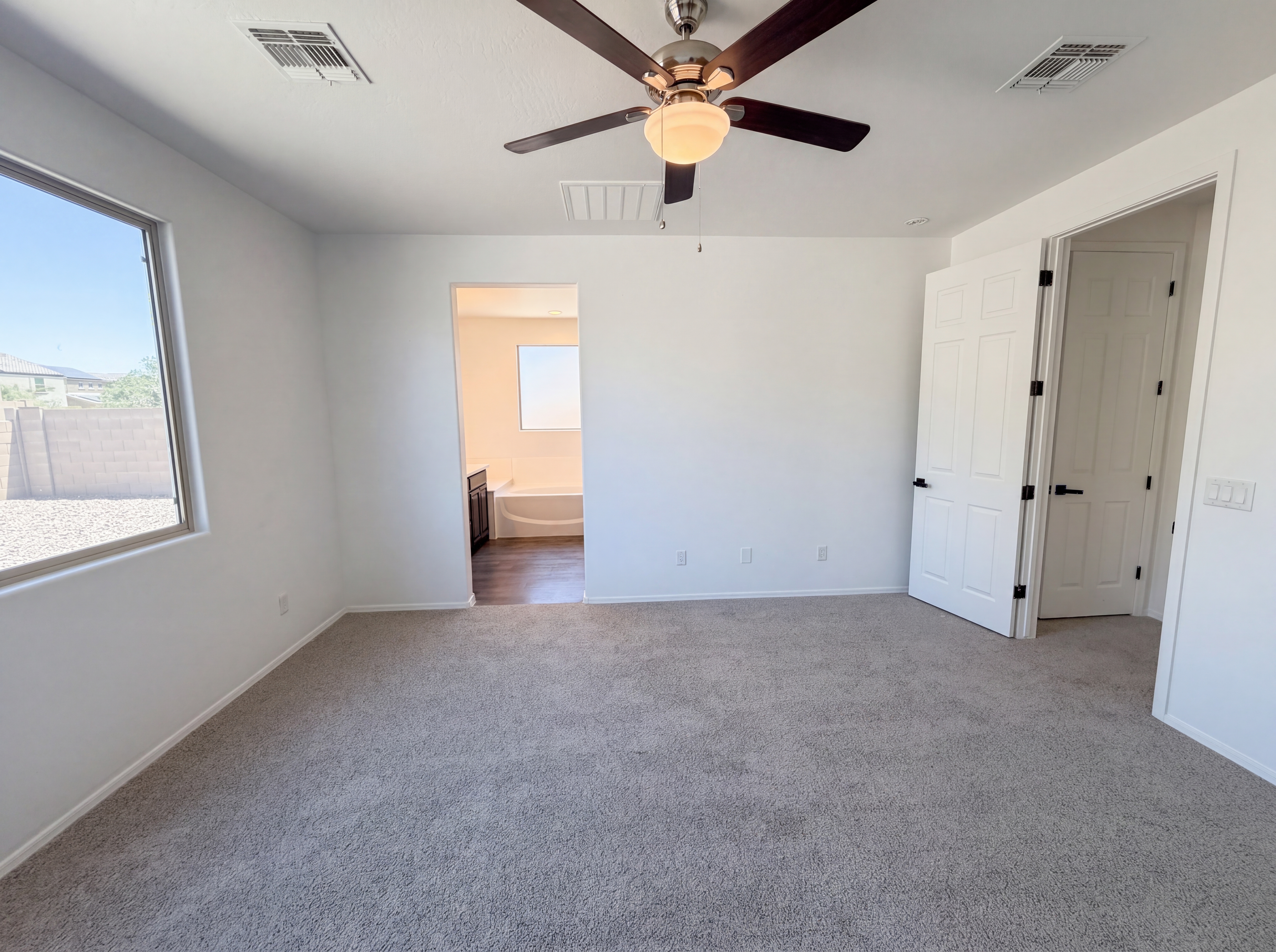 Photo 4 of 32 of 8014 W Atlantis Way, Phoenix, AZ