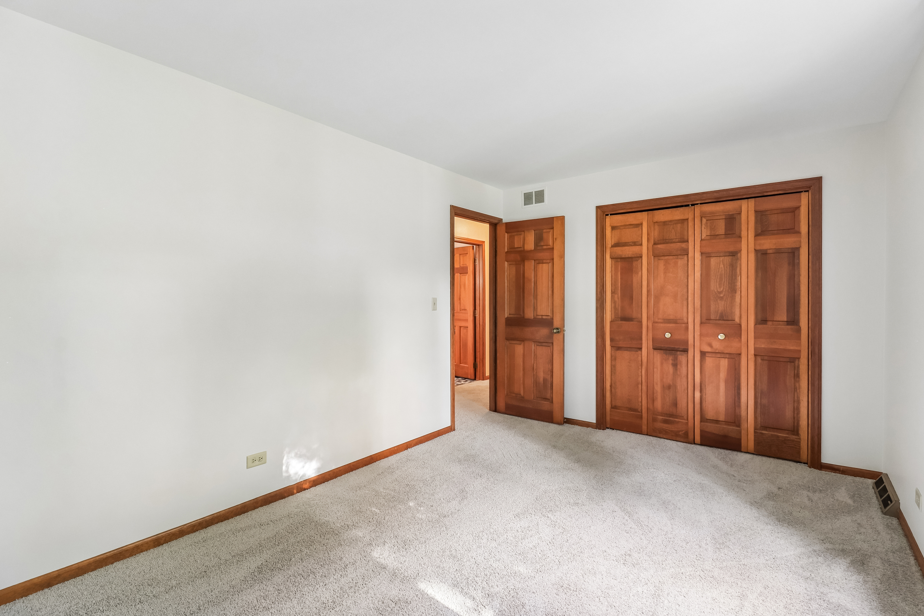 Photo 26 of 41 of 733 Buttonwood Cir, Naperville, IL