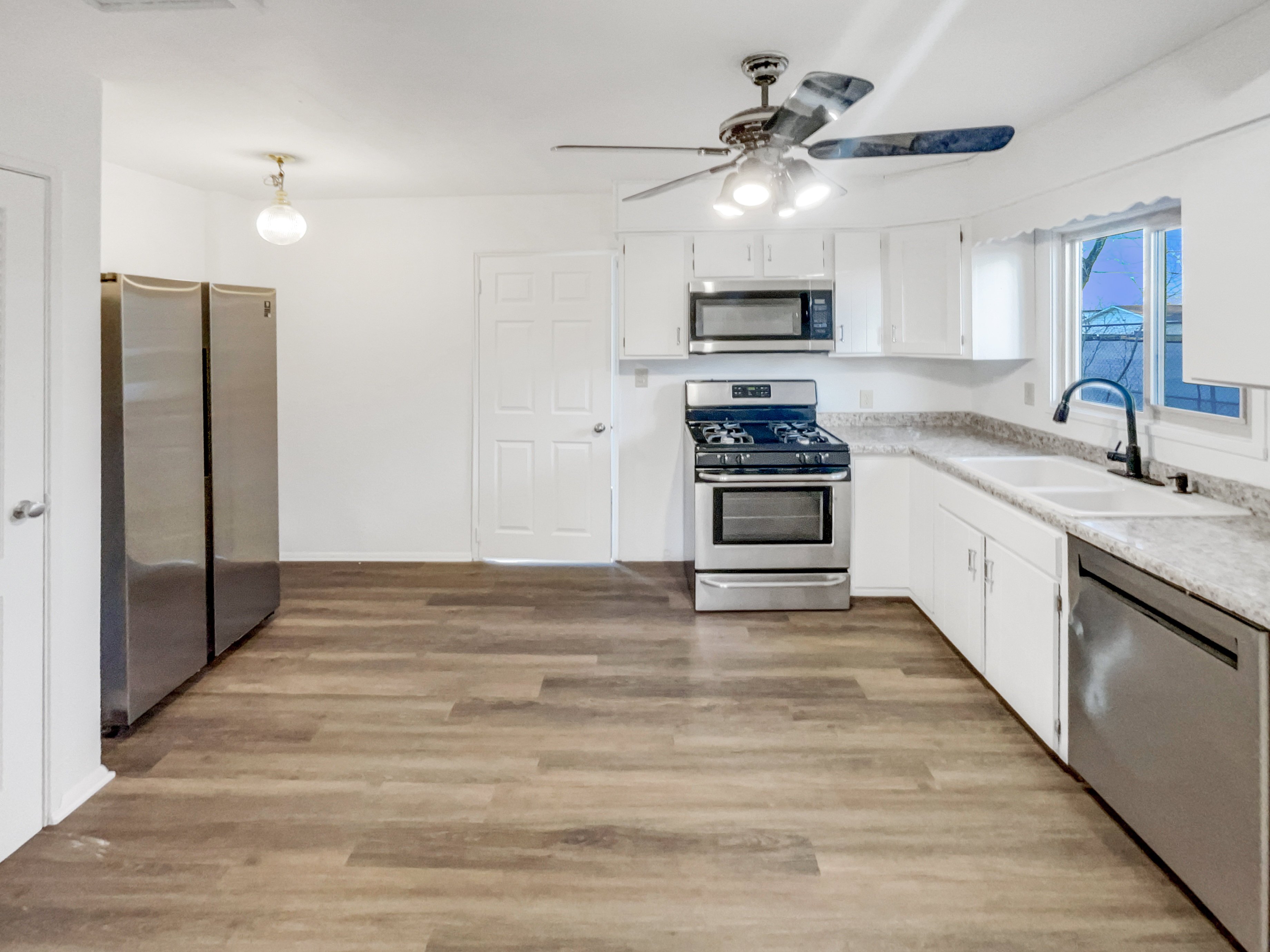 Photo 7 of 17 of 1204 Rockwood Ave, Colorado Springs, CO