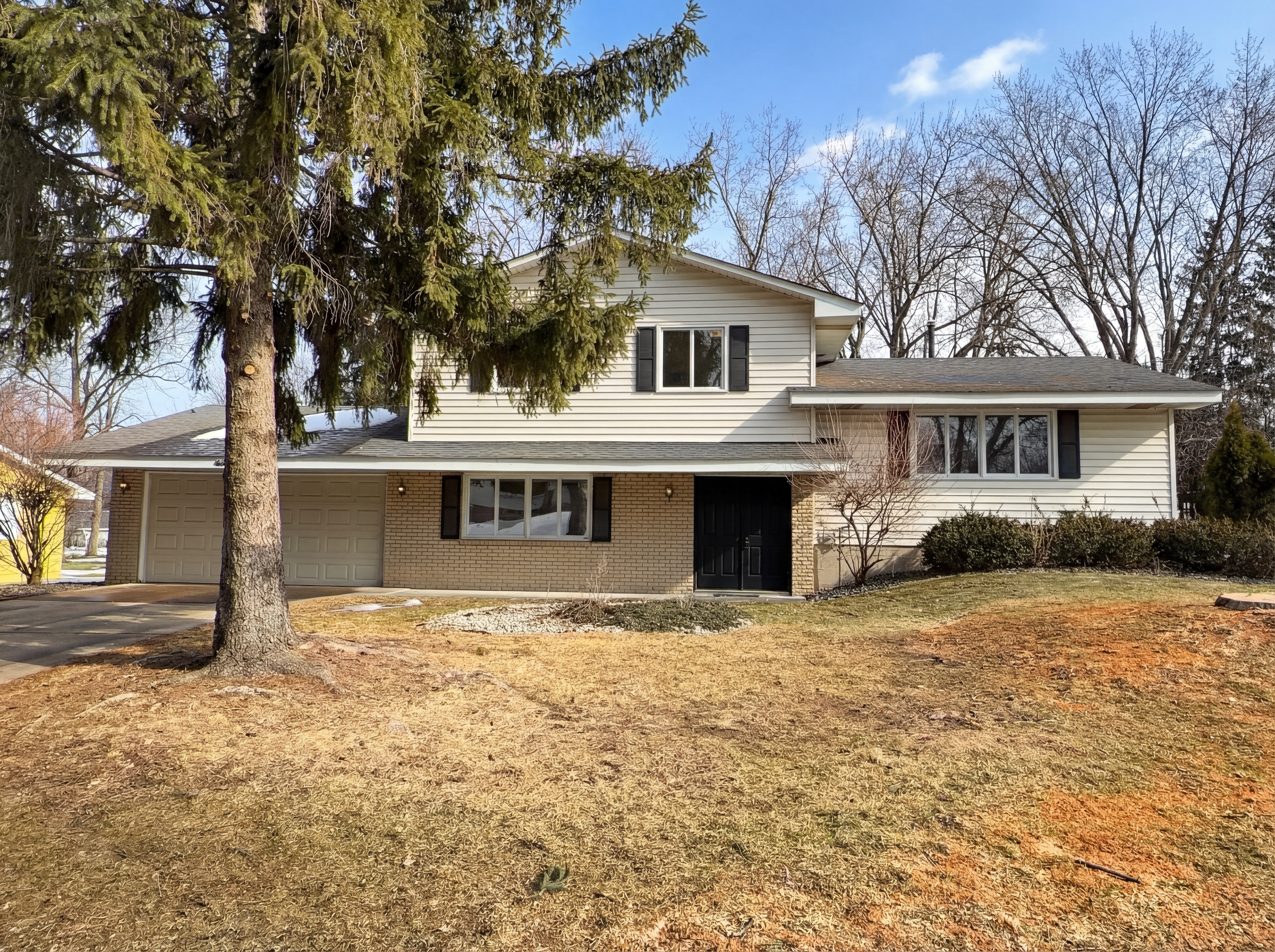 Photo 16 of 25 of 3480 Milton St N, Shoreview, MN