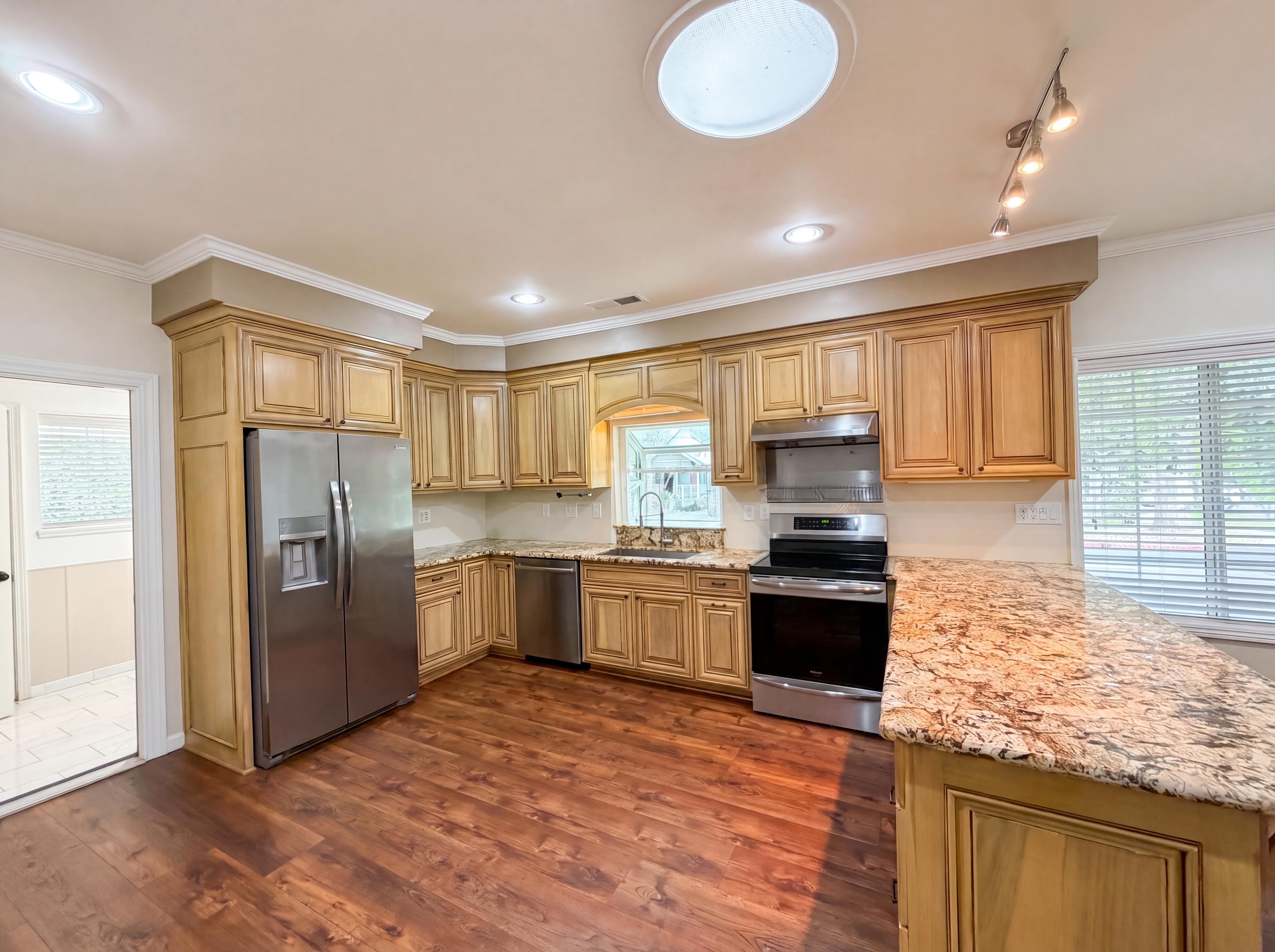 Photo 2 of 45 of 231 22nd St, Sacramento, CA