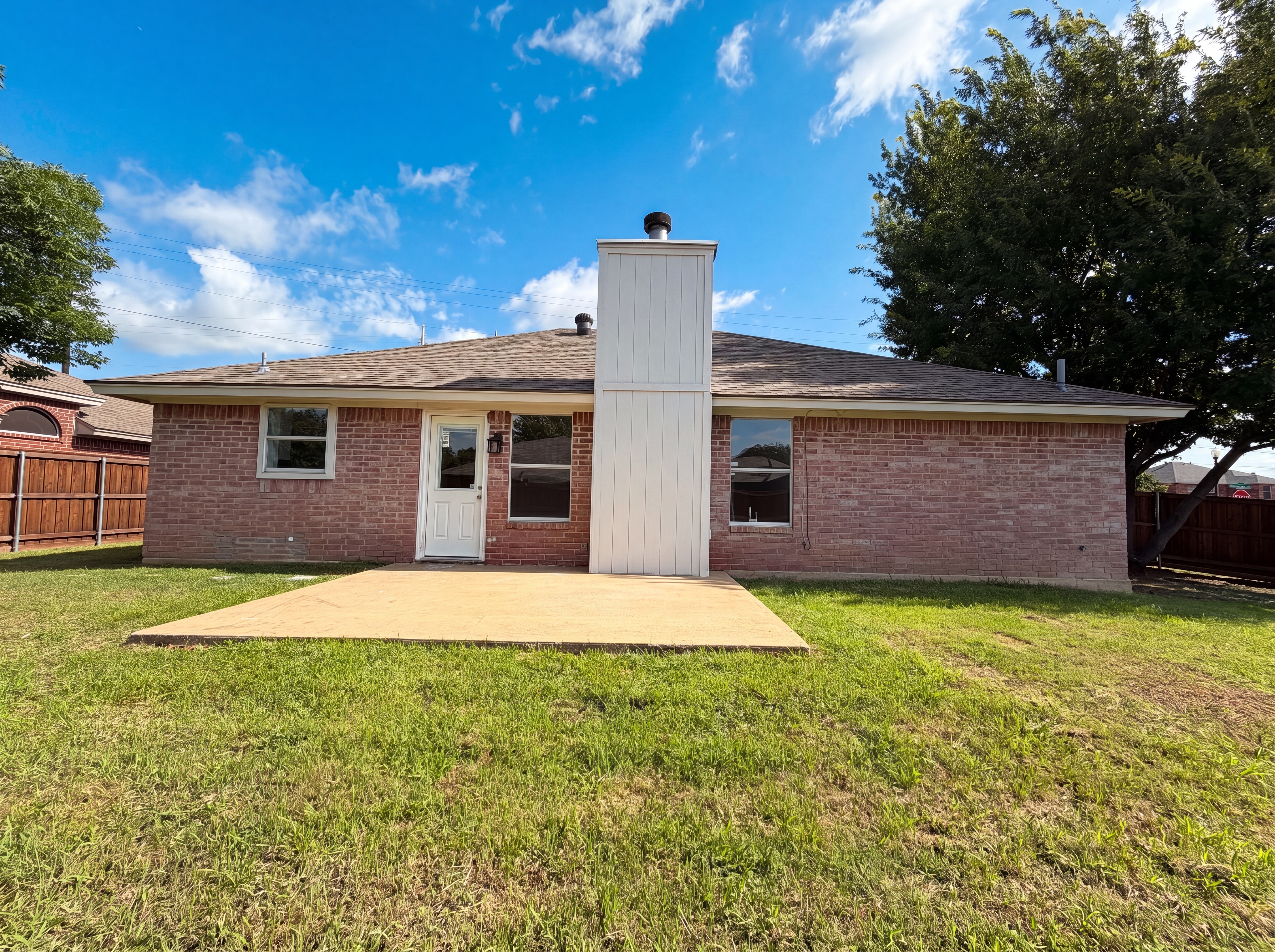 Photo 5 of 28 of 309 Marshall Creek Rd, Roanoke, TX