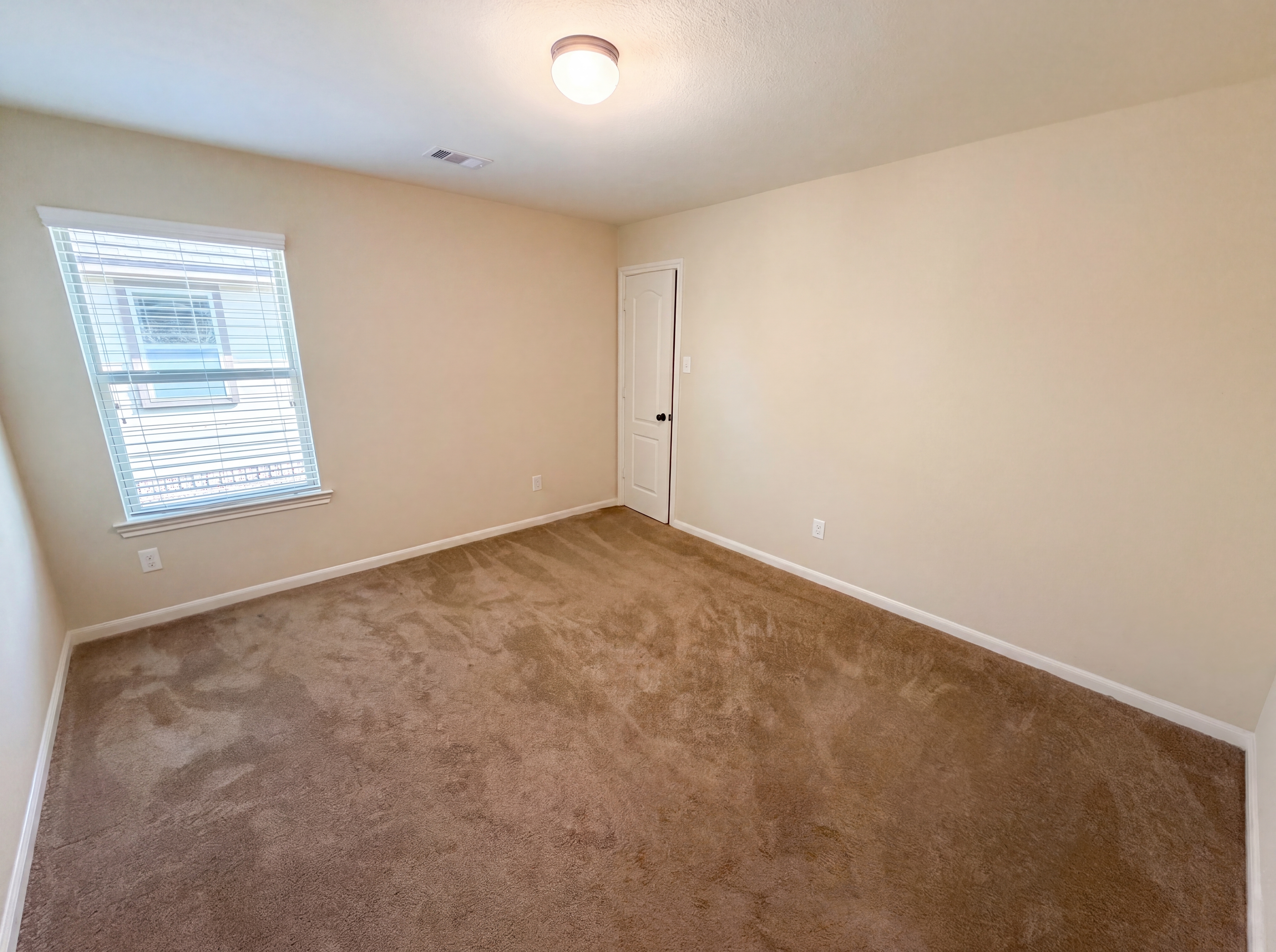 Photo 15 of 26 of 6523 Hunters Creek Ln, Baytown, TX