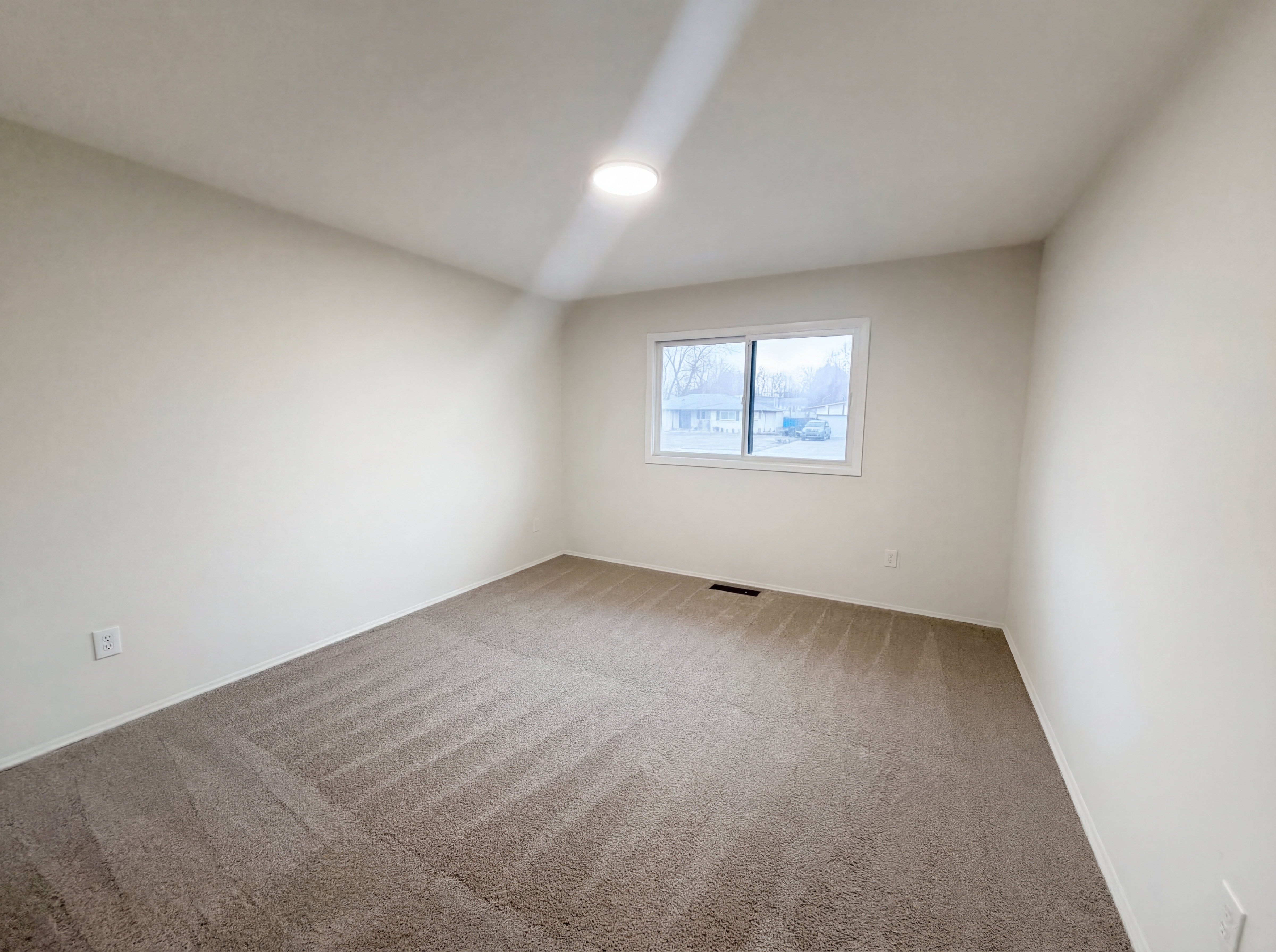 Photo 10 of 18 of 29467 Leemoor Dr, Southfield, MI