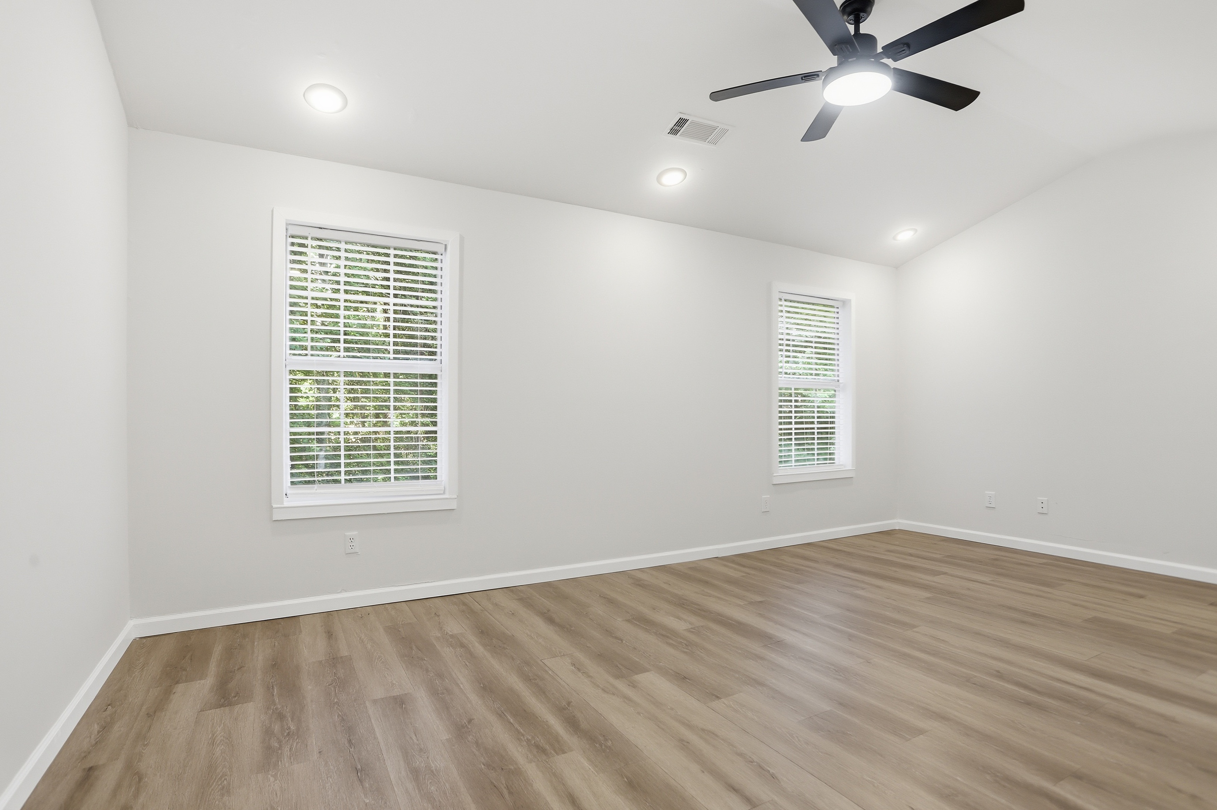 Photo 4 of 34 of 3566 Dyer Parke Ln SW, Marietta, GA