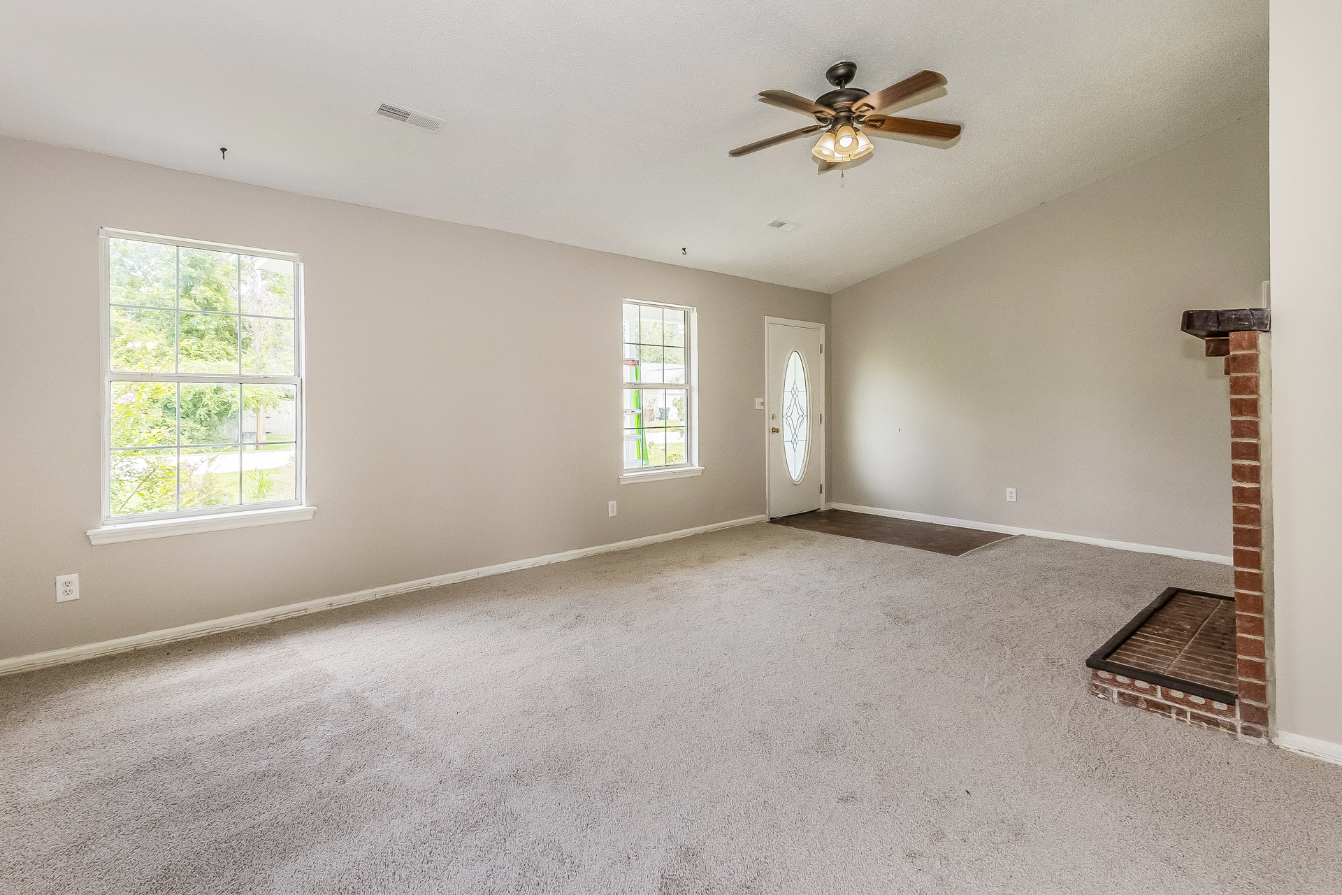 Photo 2 of 21 of 1305 Aubry Dr, Moncks Corner, SC