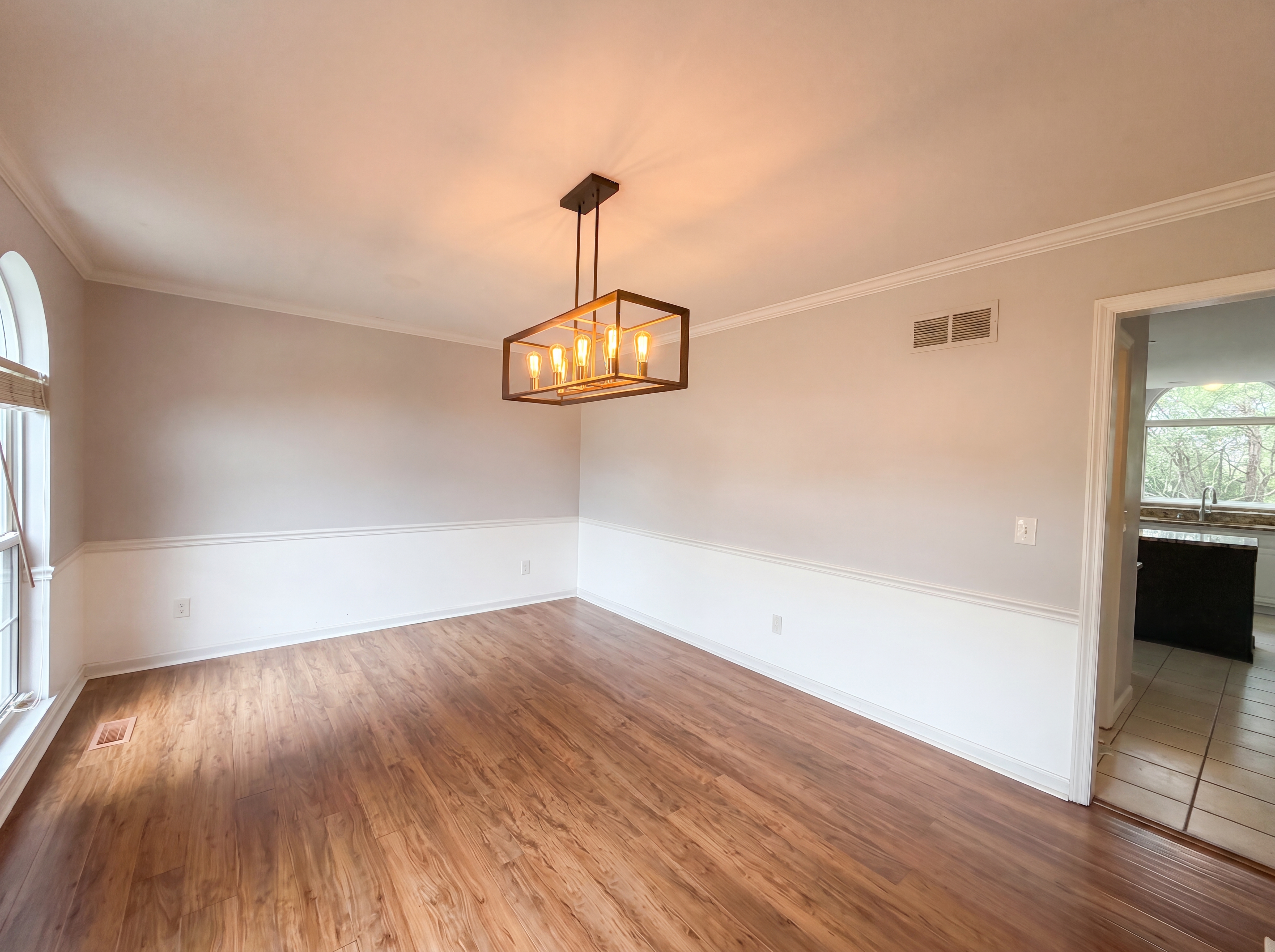 Photo 7 of 31 of 16201 Surfview Ct, Grover, MO