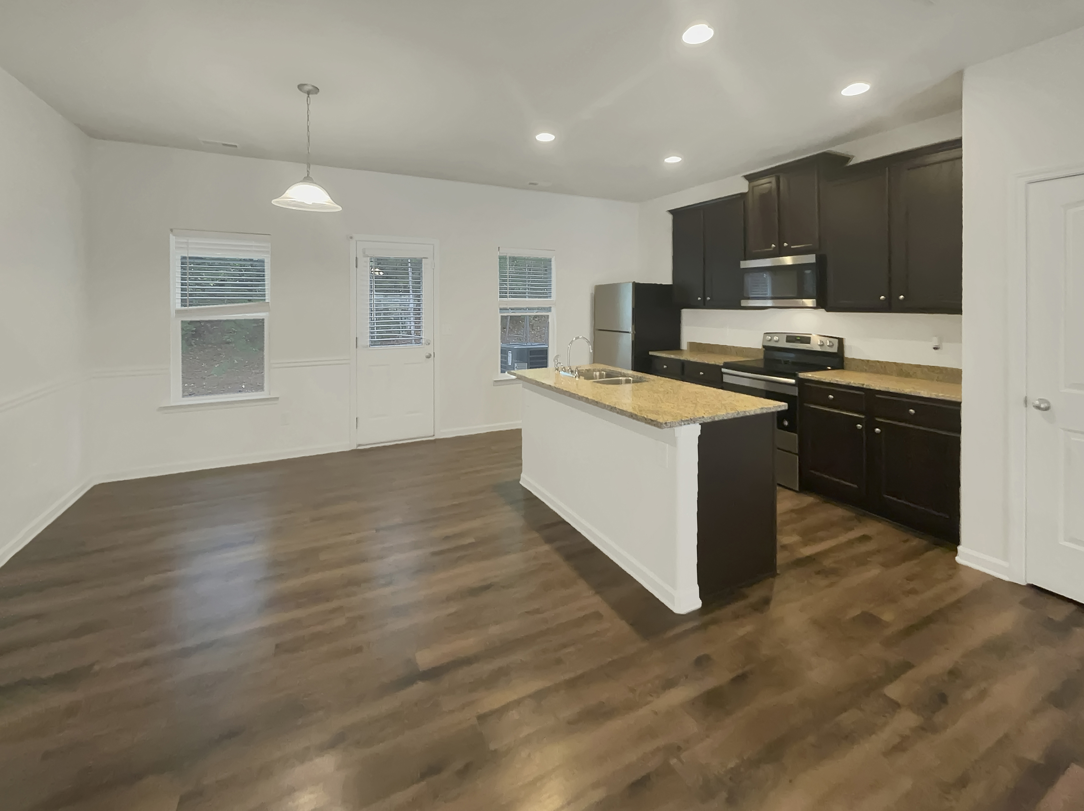 Photo 10 of 23 of 6077 Oakley Rd, Union City, GA