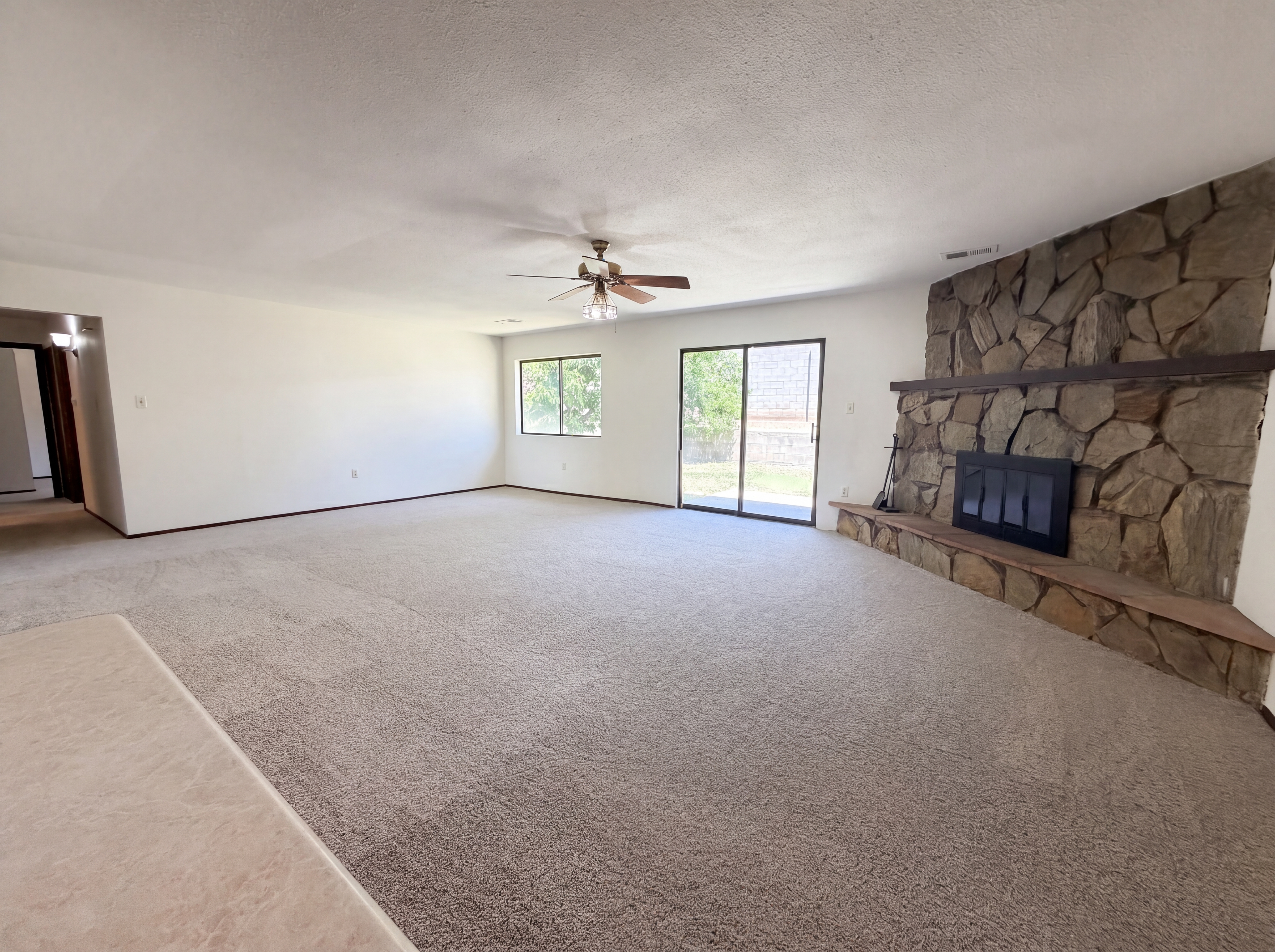 Photo 3 of 21 of 816 Omaha St NE, Albuquerque, NM