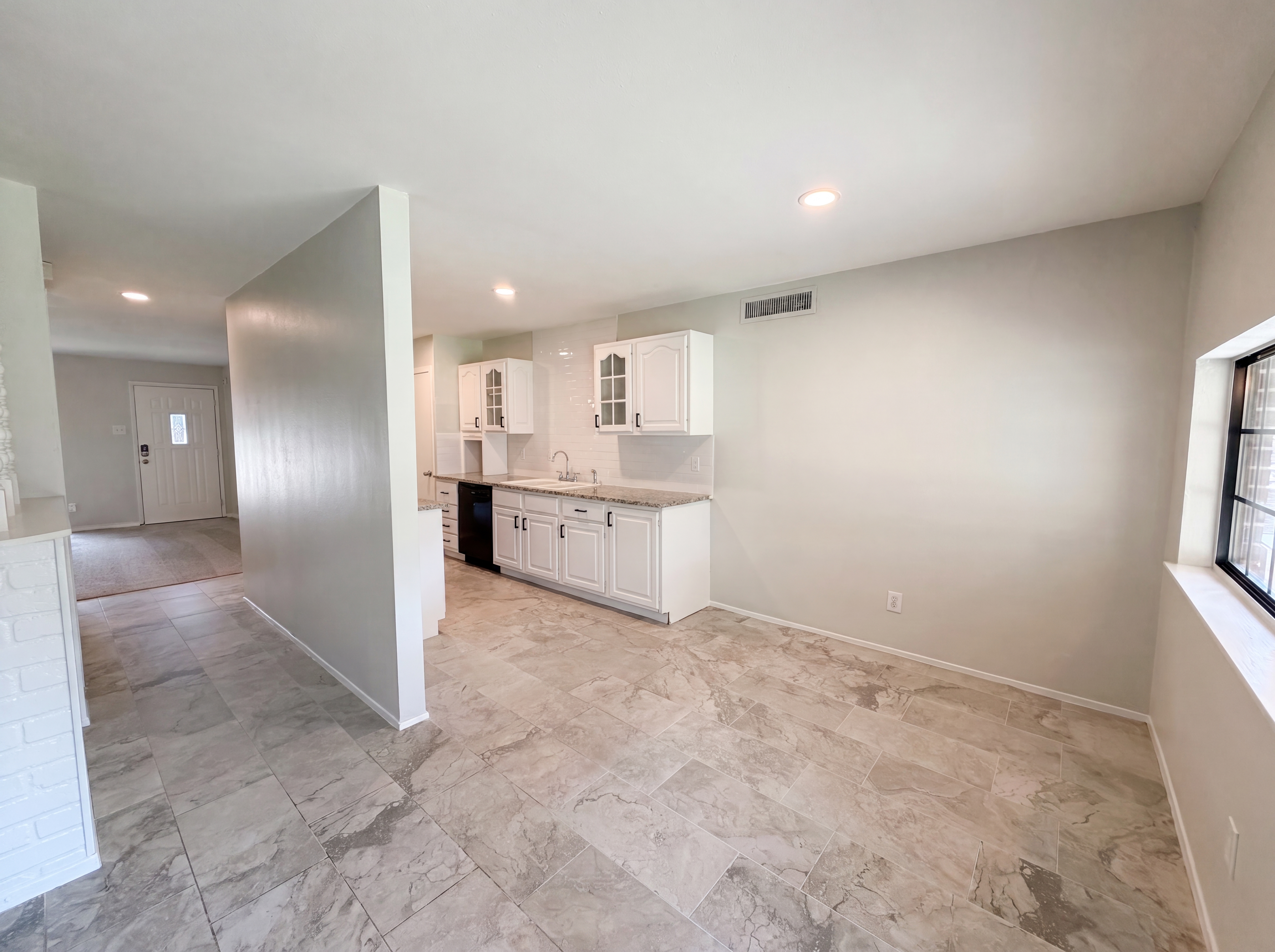 Photo 12 of 29 of 1102 Hillwood Dr, Lewisville, TX