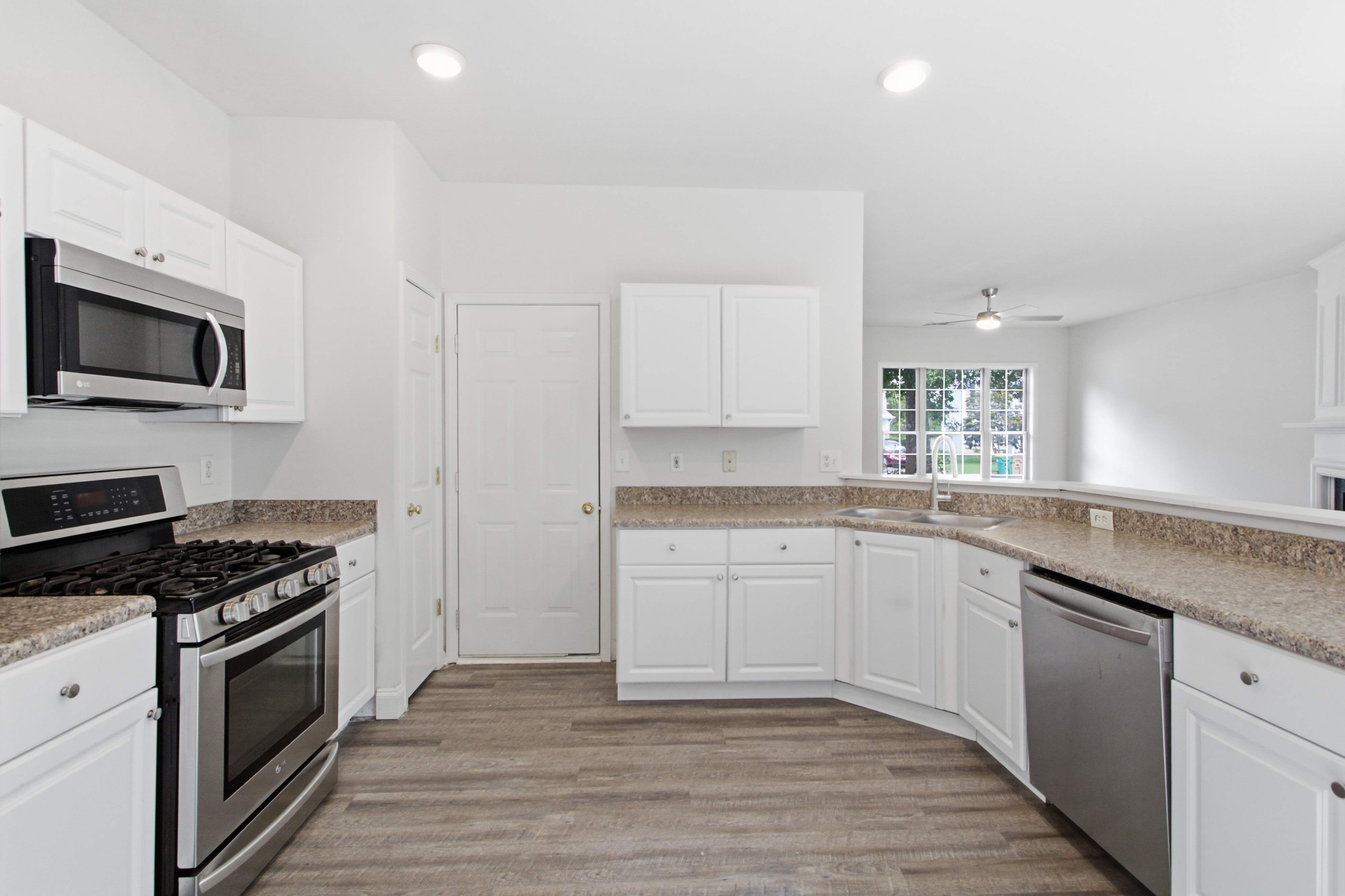 Photo 2 of 29 of 1202 Astastula Way, Woodstock, GA