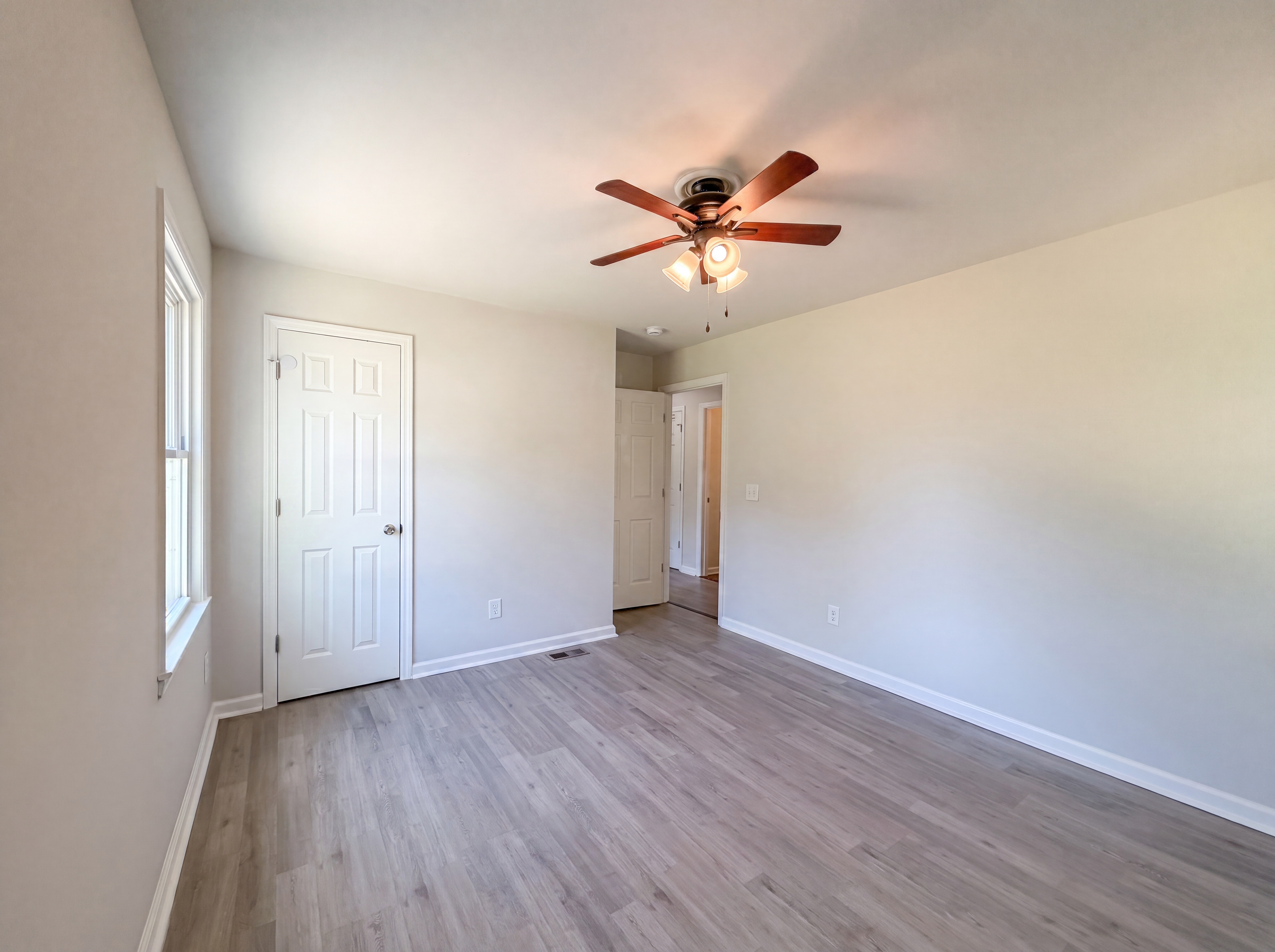 Photo 11 of 19 of 1036 E Commerce St, Lewisburg, TN