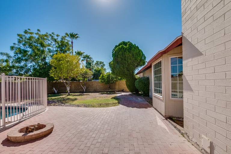 Photo 32 of 36 - 15 E Muriel Dr, Phoenix, AZ 85022