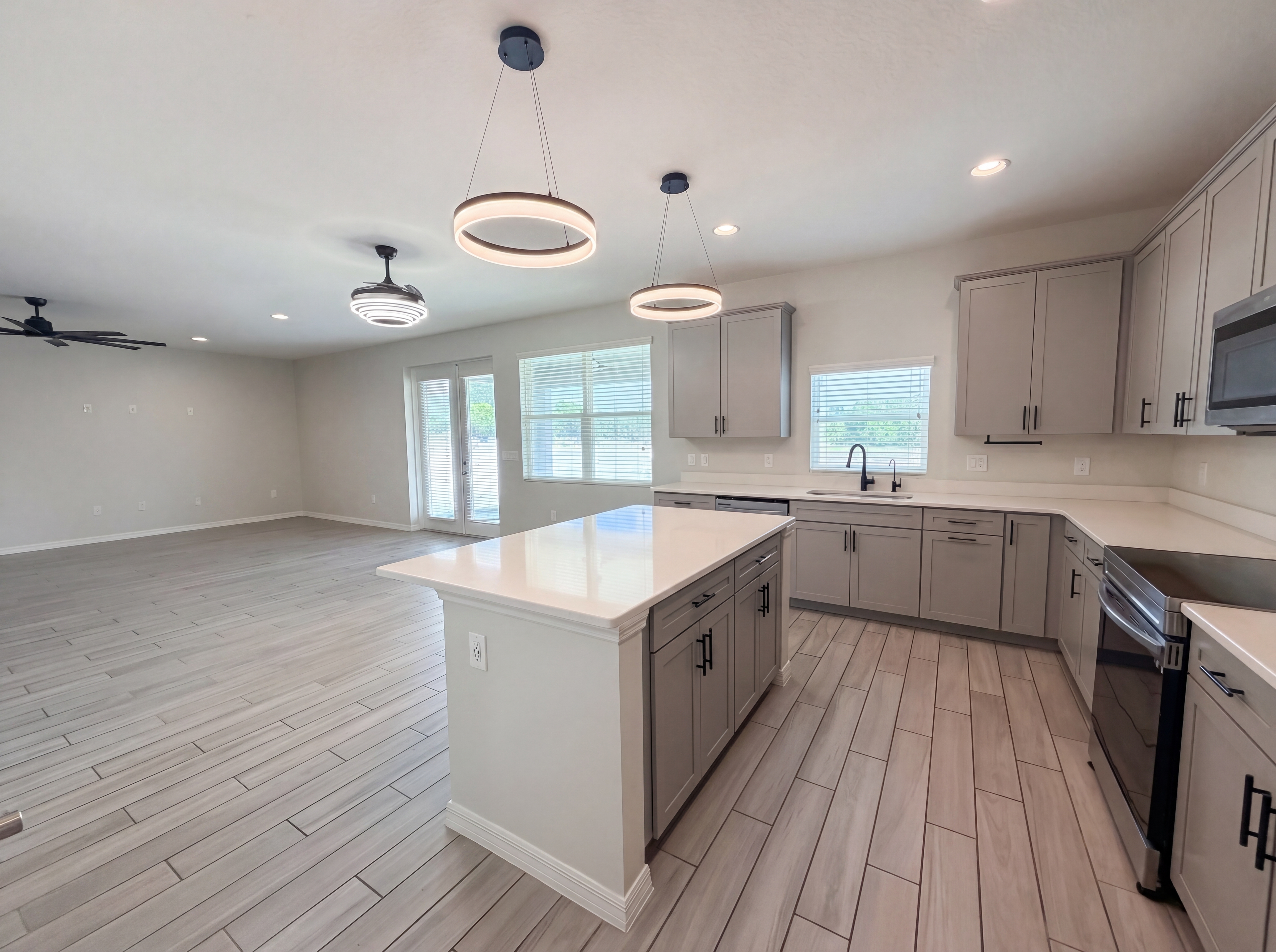 Photo 9 of 25 of 4510 Penkert Pl, Lakeland, FL