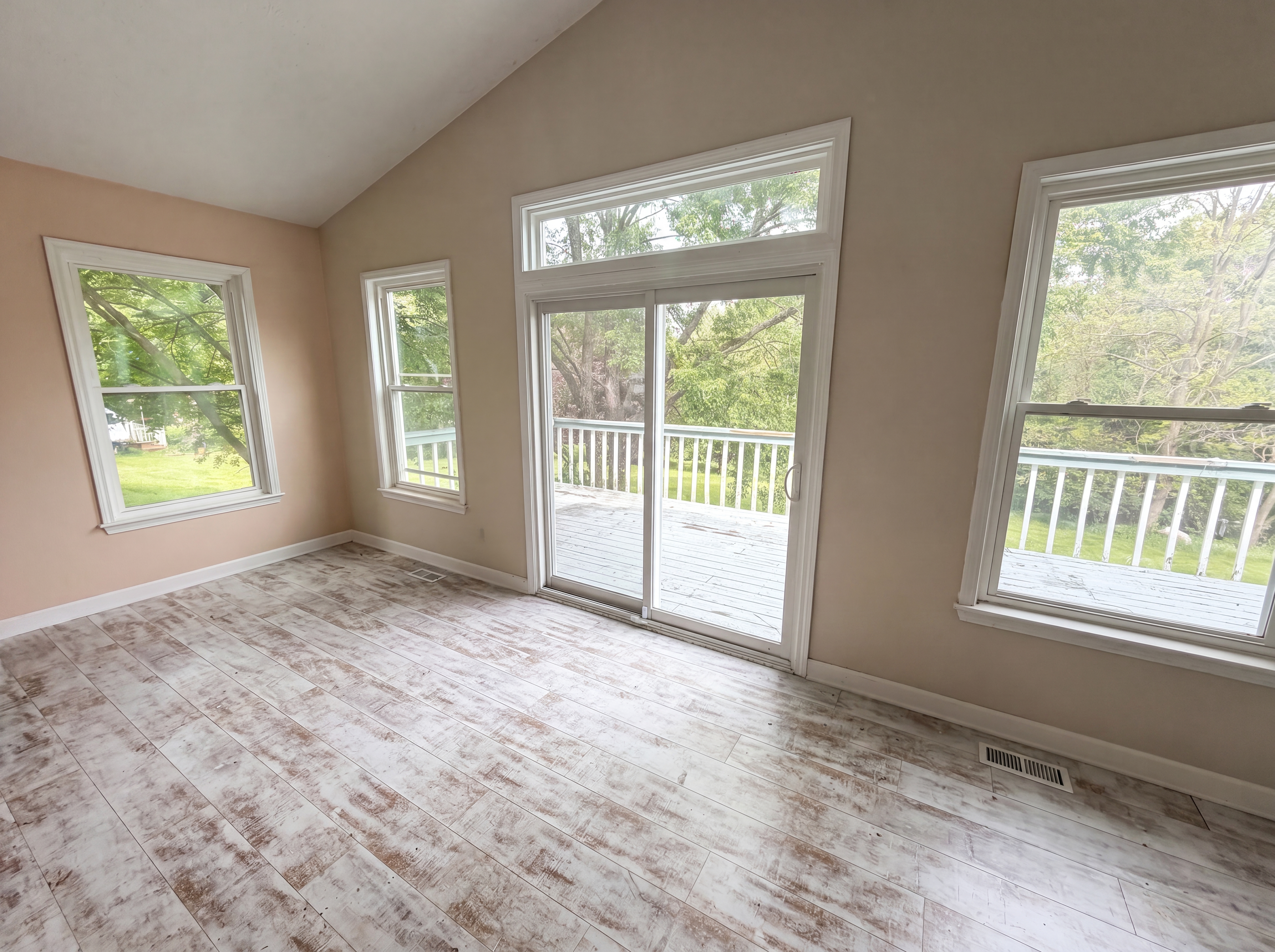 Photo 7 of 19 of 6536 Mountview Ct, Brighton, MI