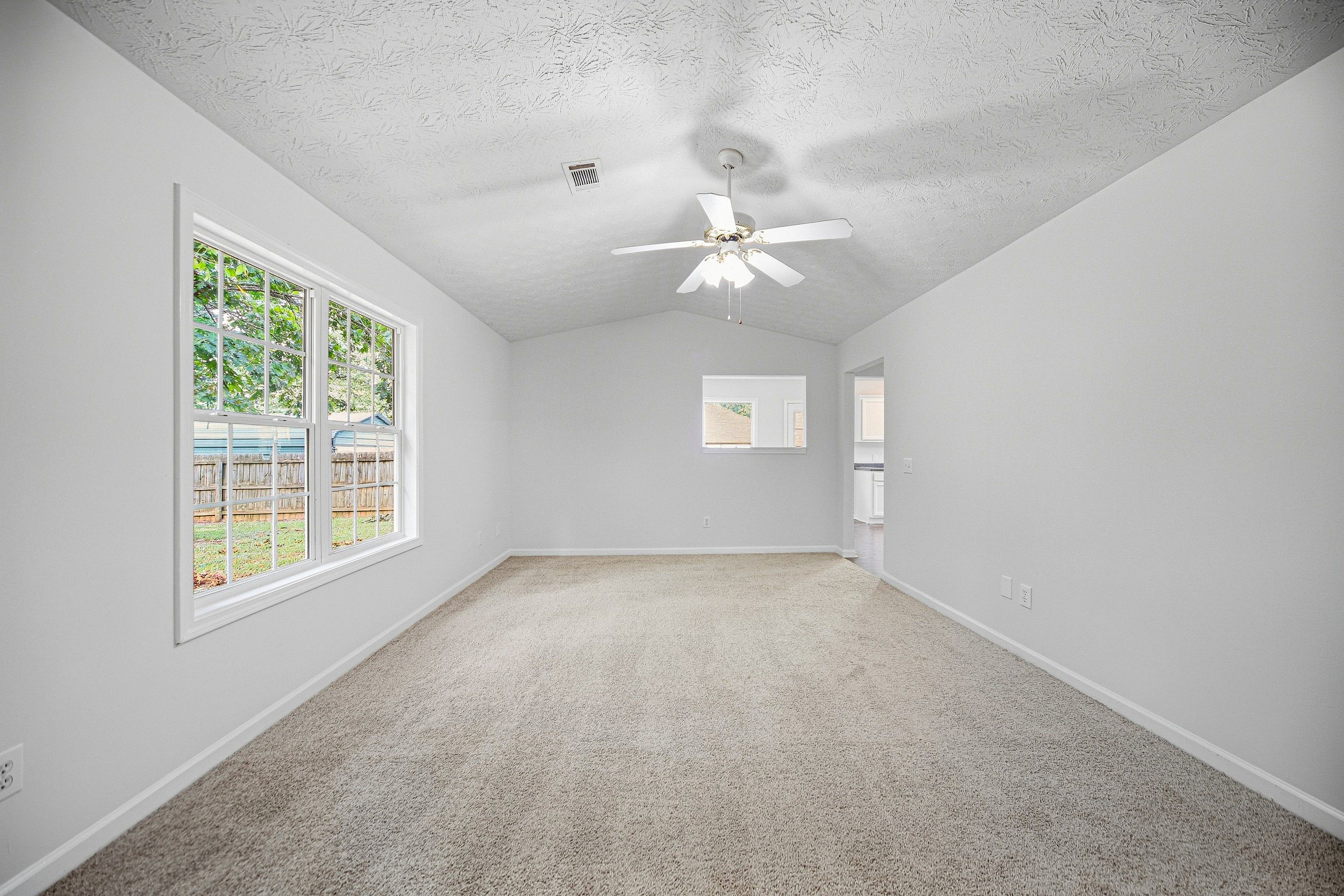 Photo 9 of 31 of 330 Dreamland Ct, Winder, GA