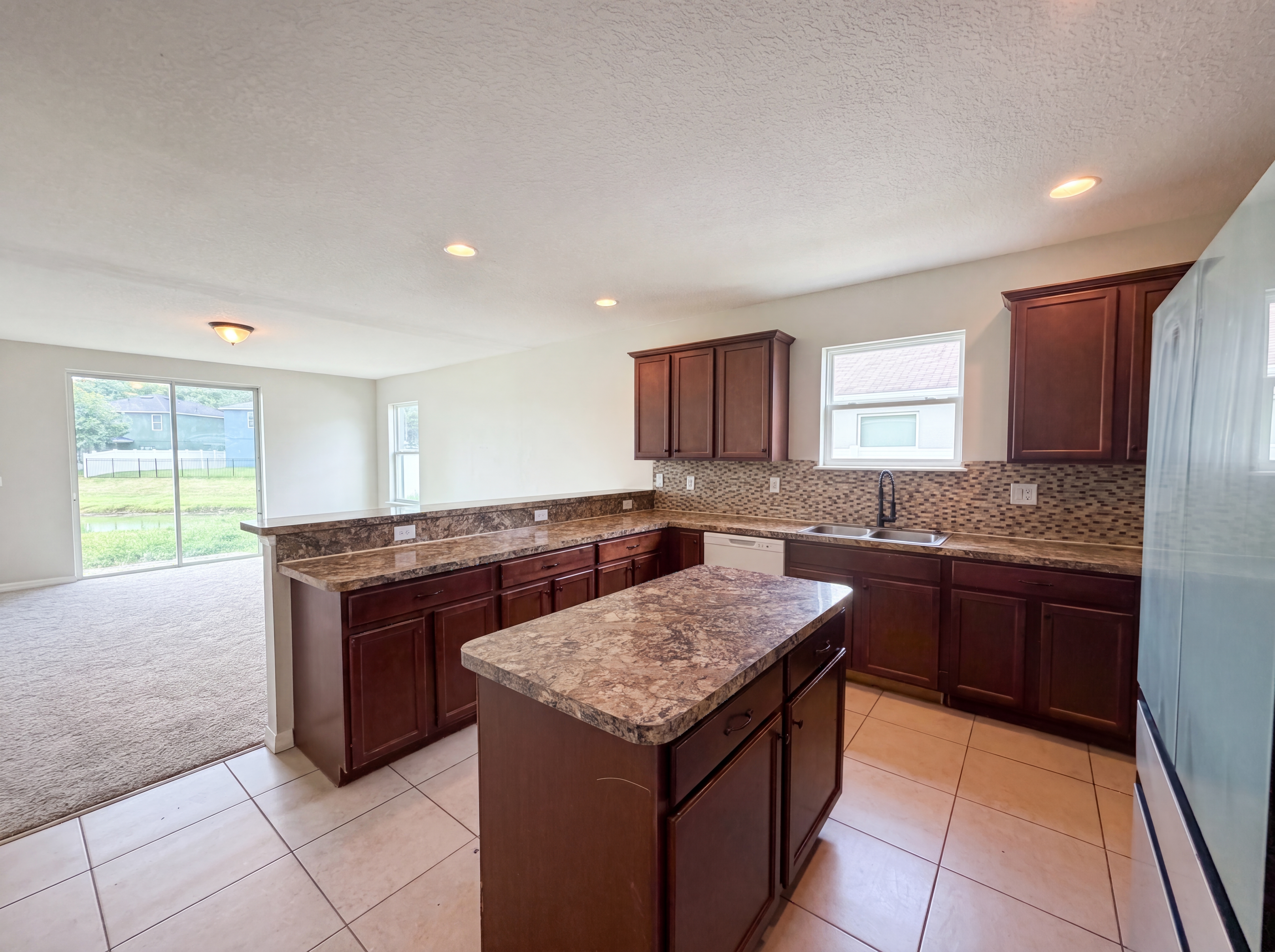 Photo 11 of 22 of 4876 Grassy Knoll Dr, Tavares, FL