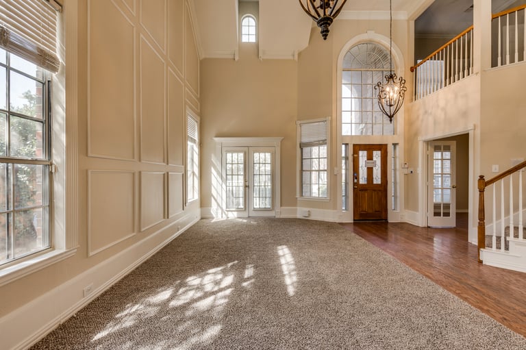 Photo 12 of 36 - 5700 Christy Ln, Haltom City, TX 76137