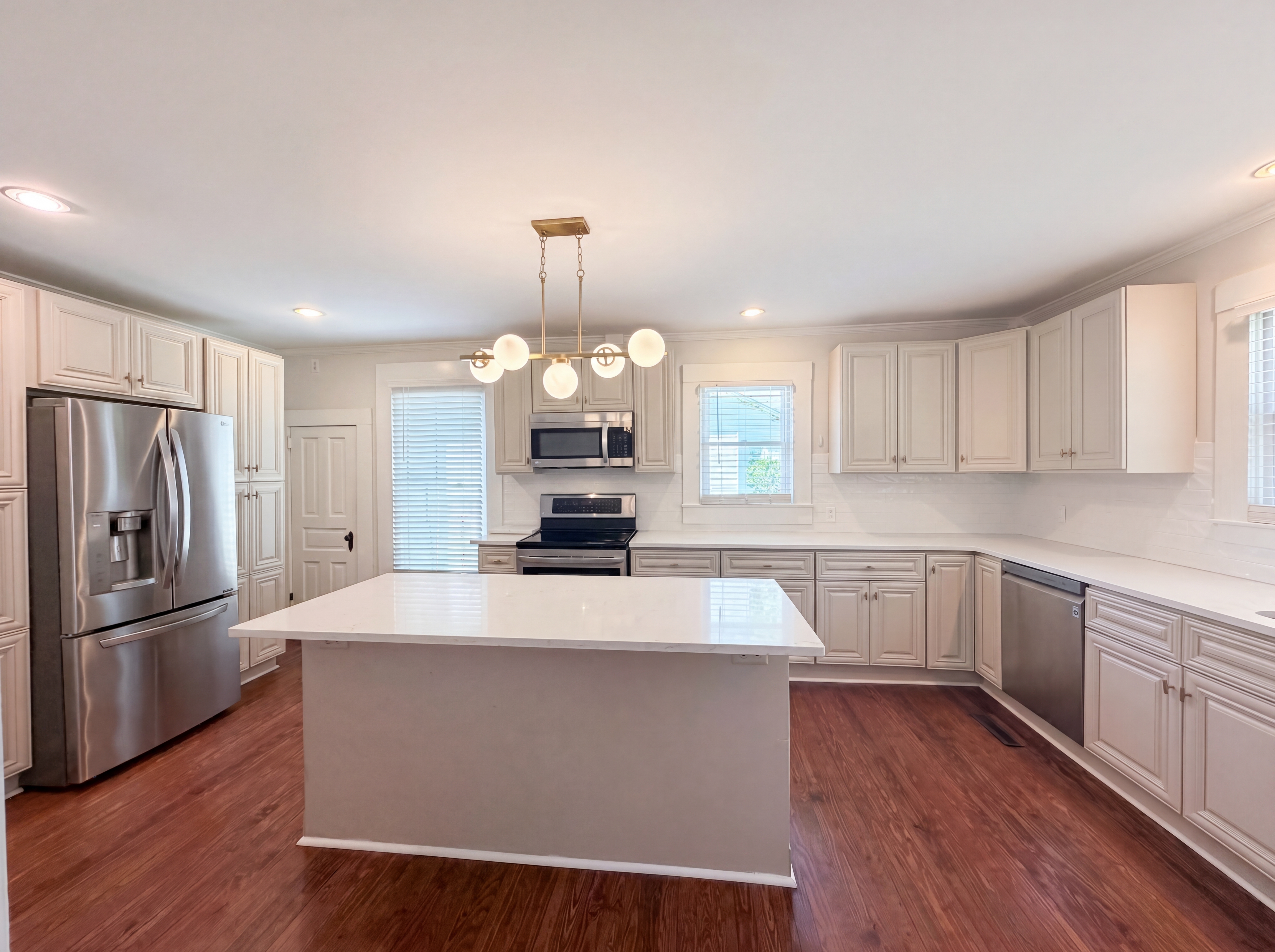 Photo 6 of 19 of 329 W McLelland Ave, Mooresville, NC