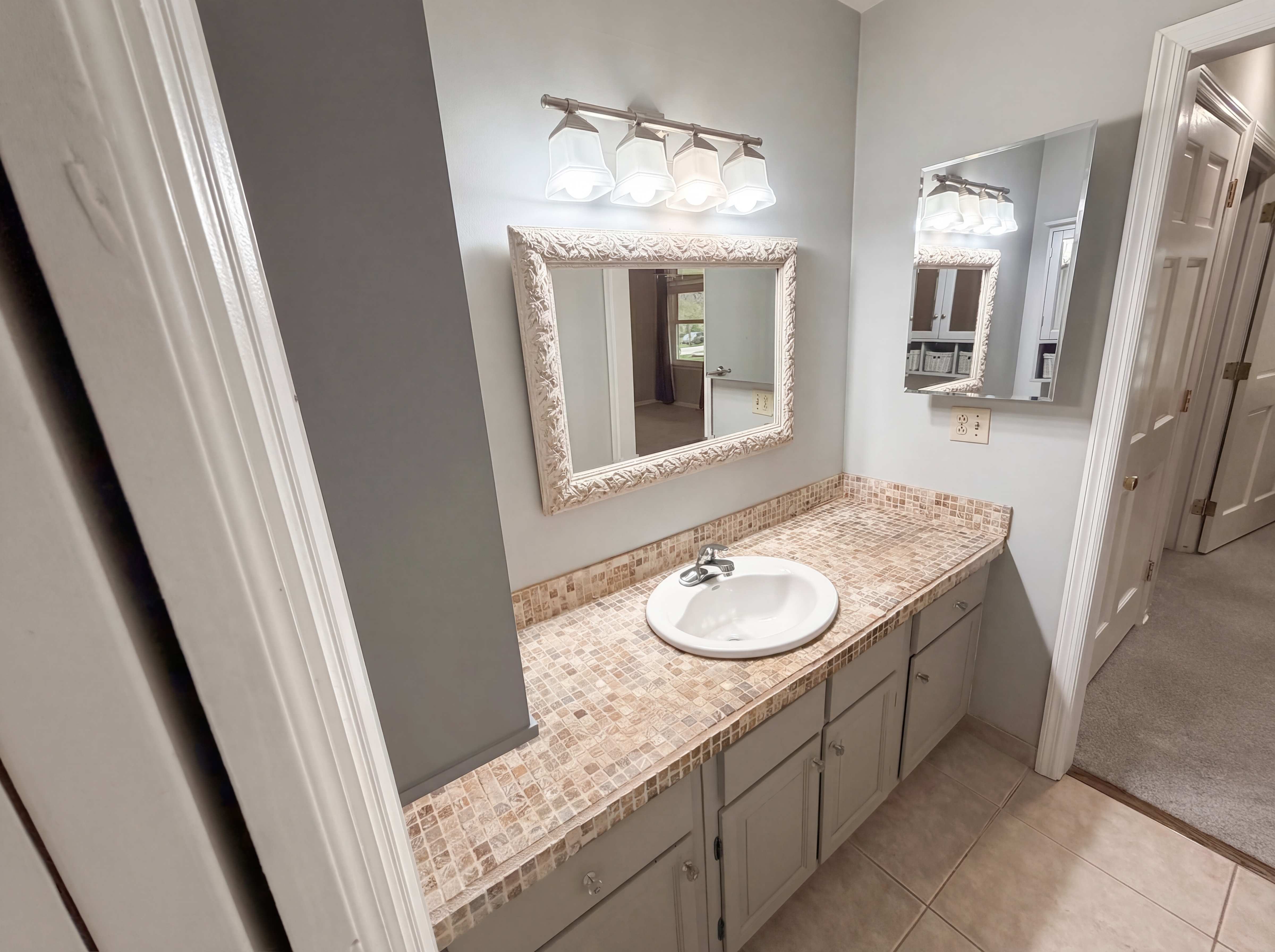 Photo 13 of 35 of 1289 Clubview Blvd S, Columbus, OH
