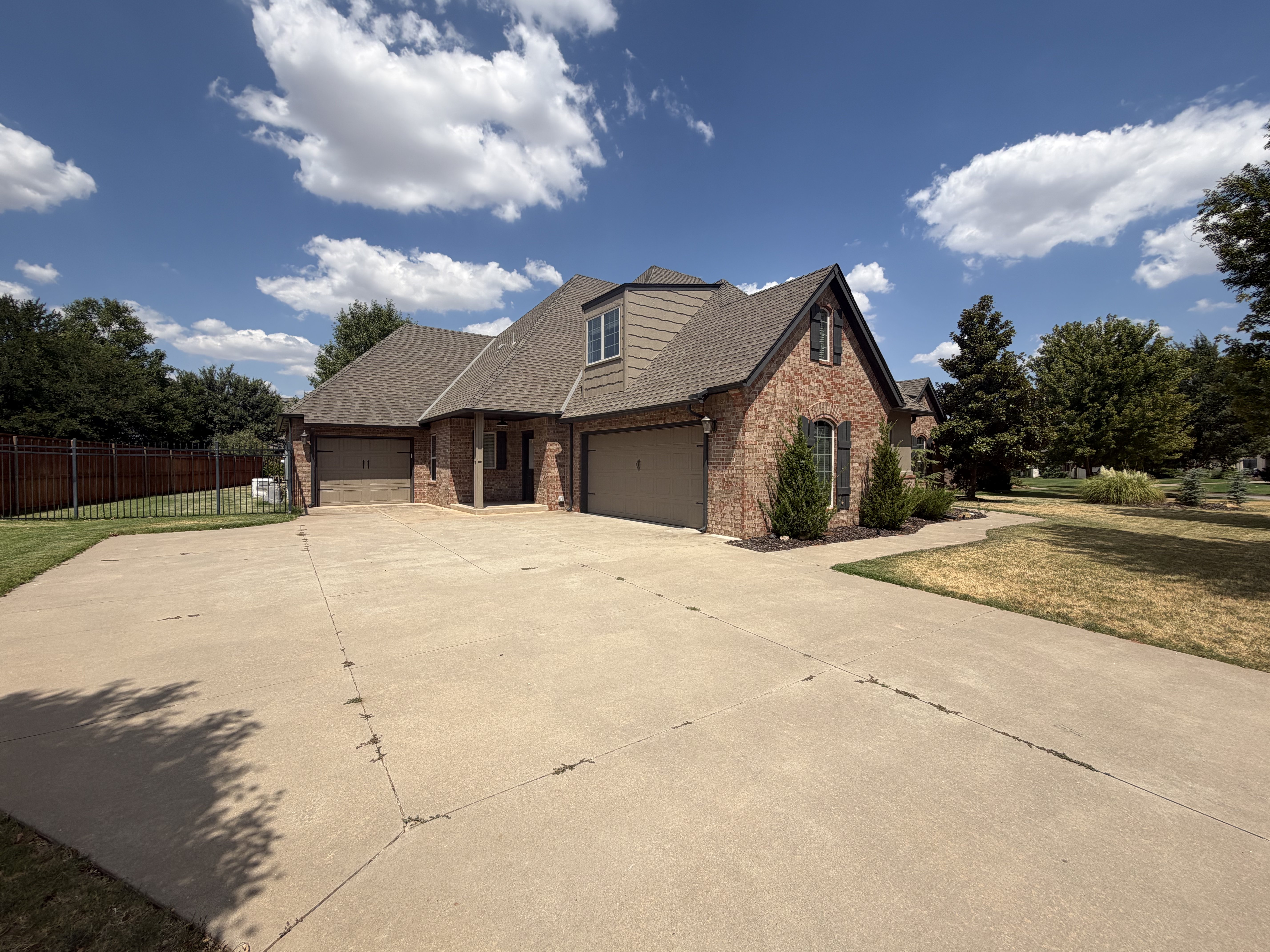 Photo 21 of 25 of 1017 W Camellia Way, Mustang, OK