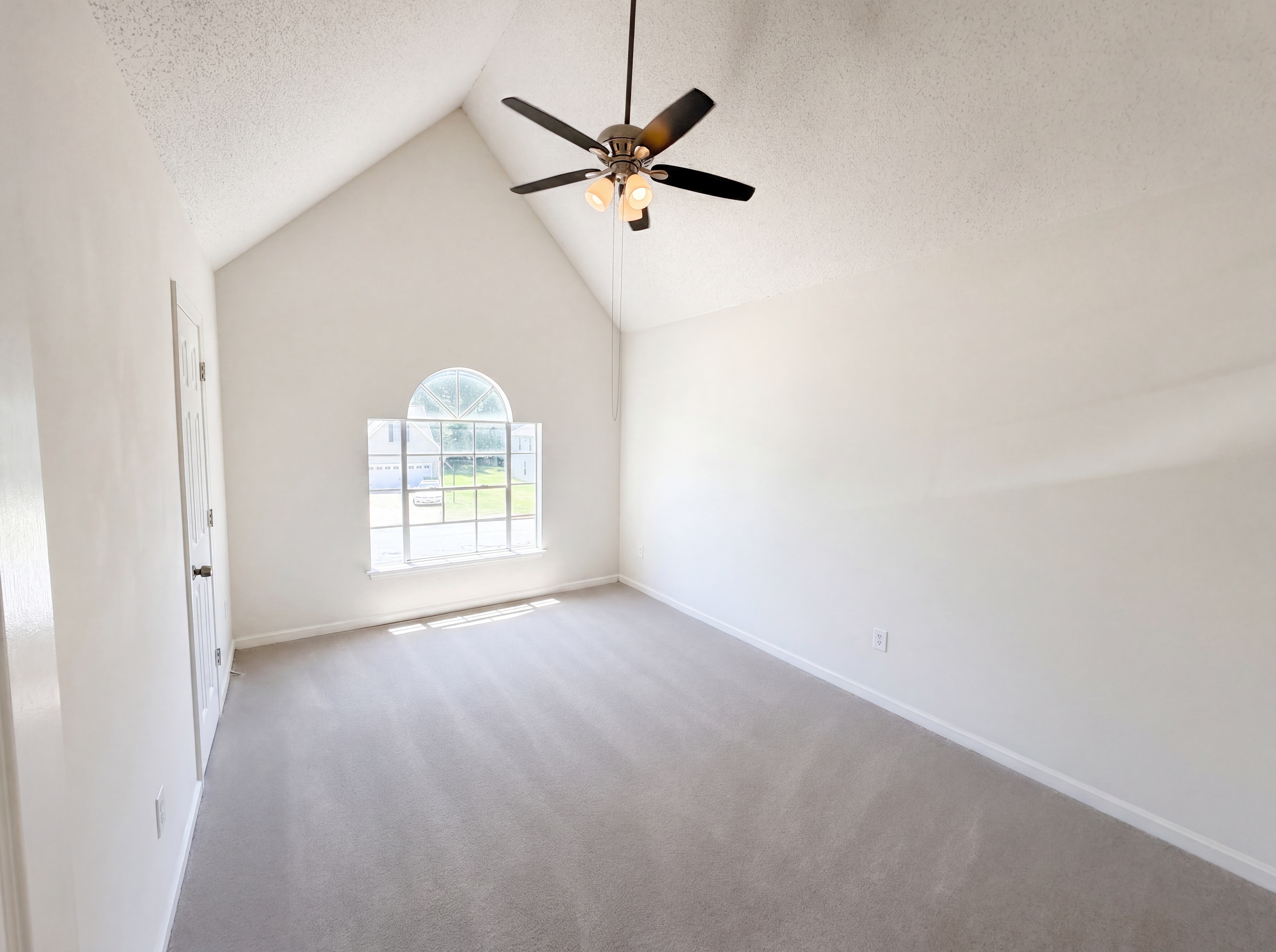 Photo 10 of 20 of 6296 Laurel Green Dr, Lithonia, GA