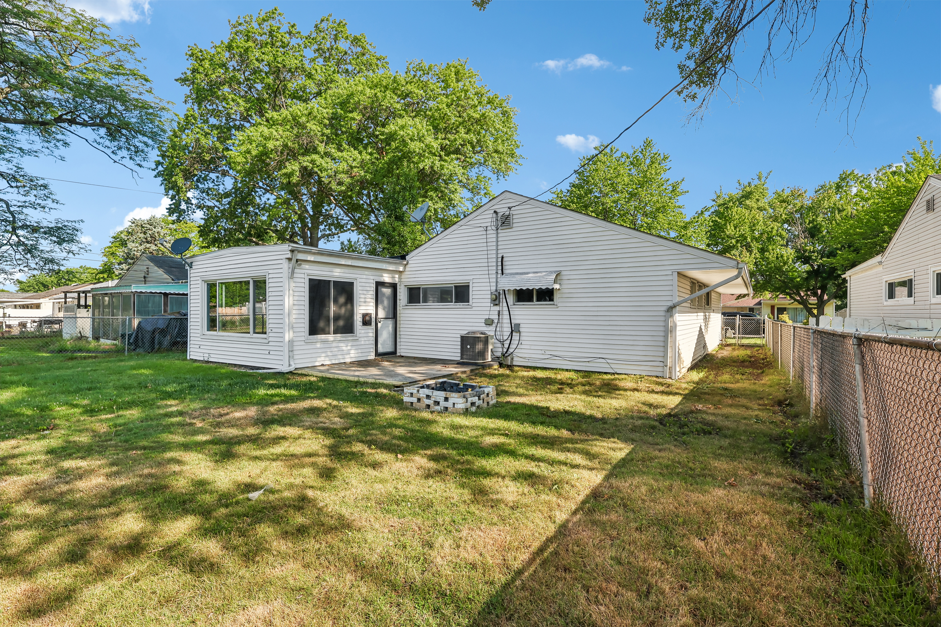 Photo 26 of 33 of 9011 Manorford Dr, Cleveland, OH