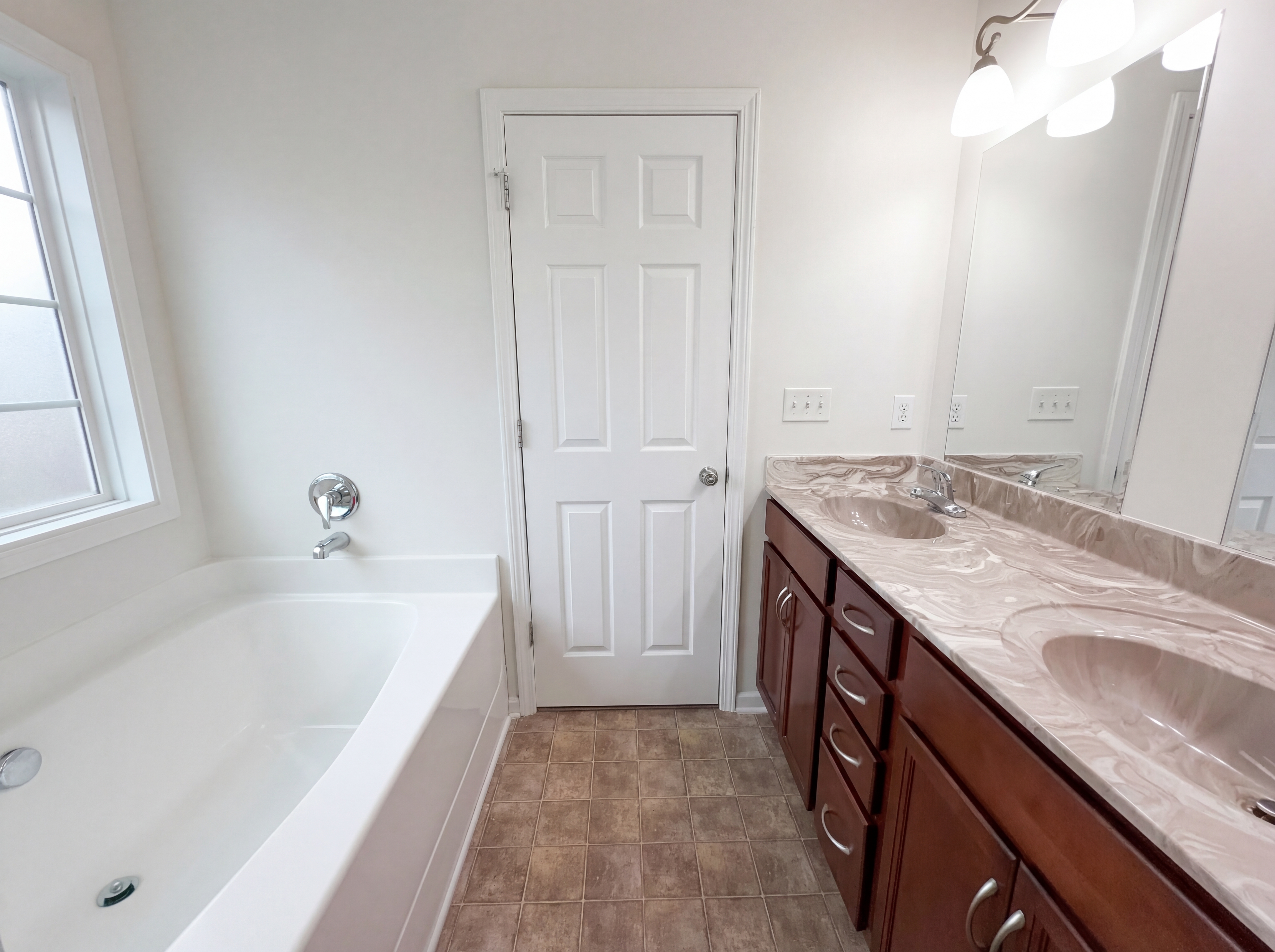 Photo 8 of 22 of 353 Chestnut Grove Ct, Clarksville, TN