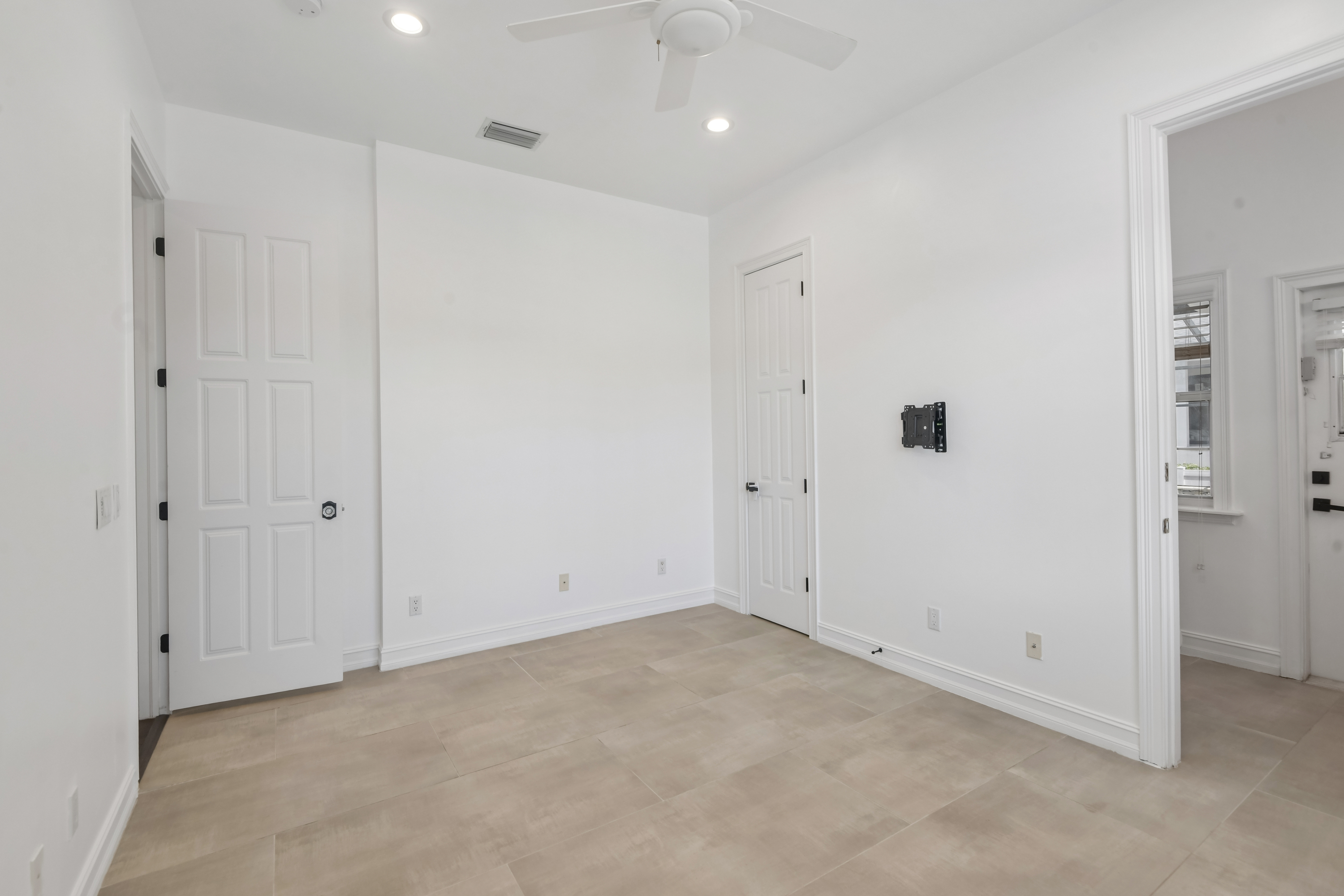 Photo 31 of 62 of 5105 W Neptune Way, Tampa, FL