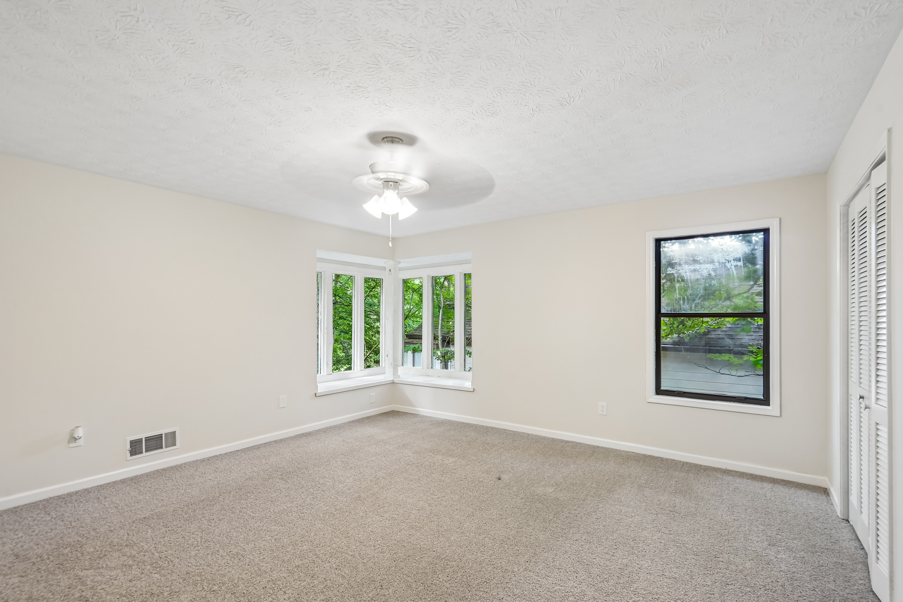 Photo 4 of 38 of 4927 Dillards Mill Way, Peachtree Corners, GA