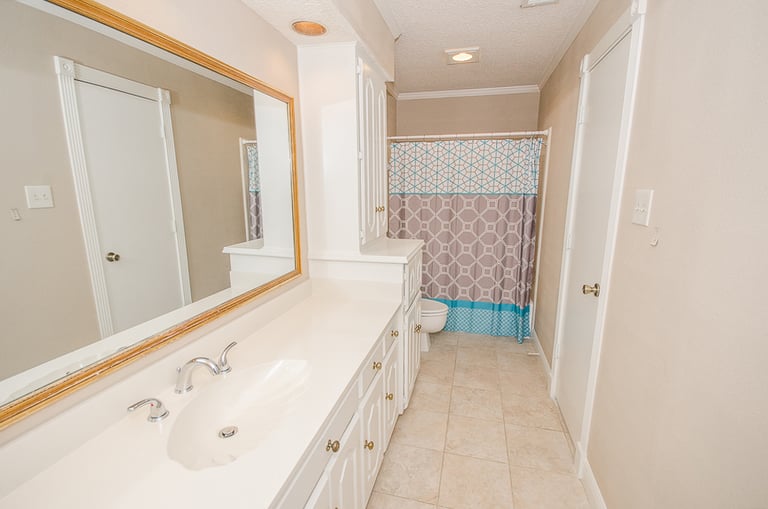 Photo 23 of 28 - 6436 Genstar Ln, Dallas, TX 75252