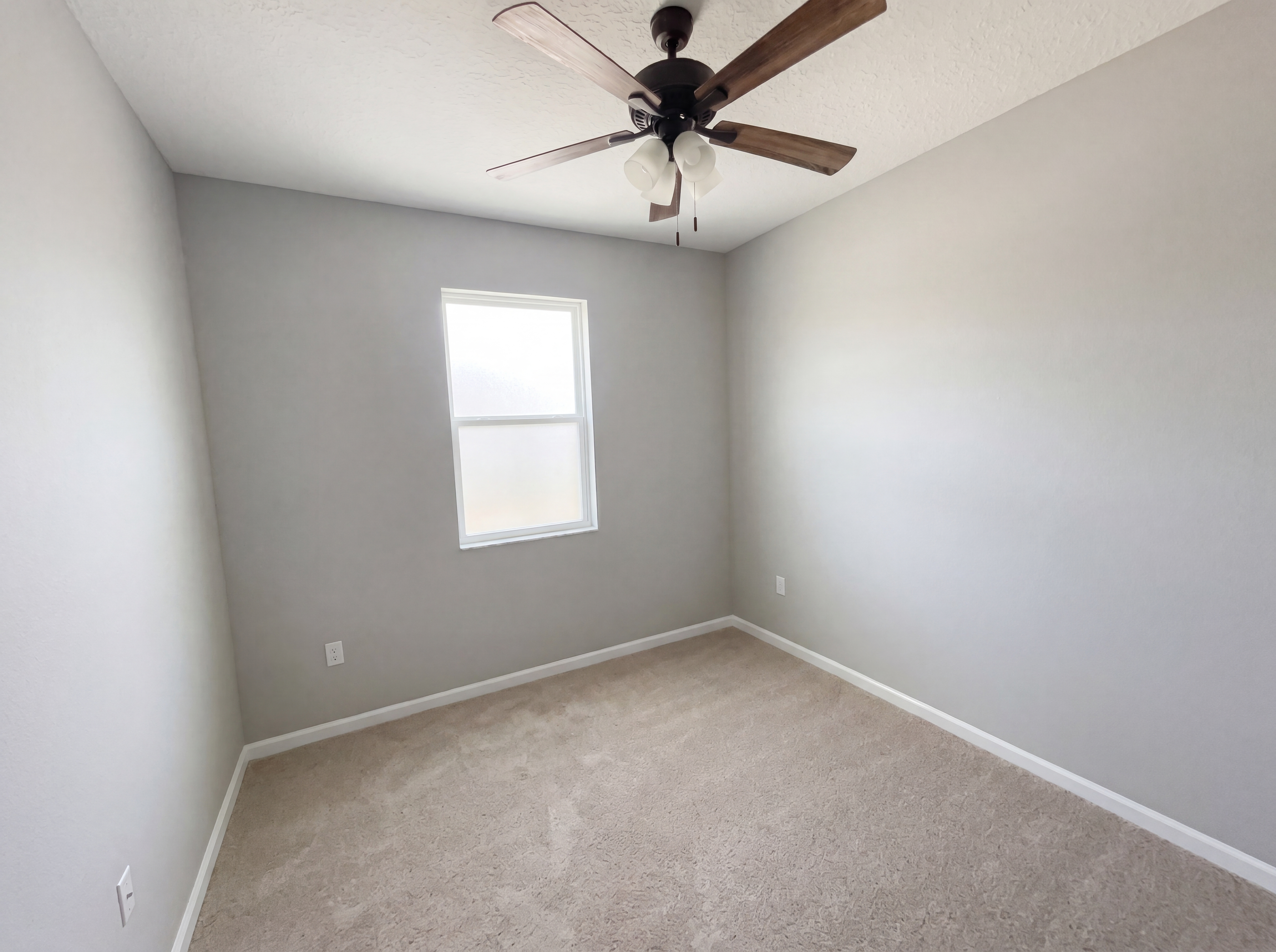 Photo 8 of 29 of 2526 W End Dr, Saint Cloud, FL