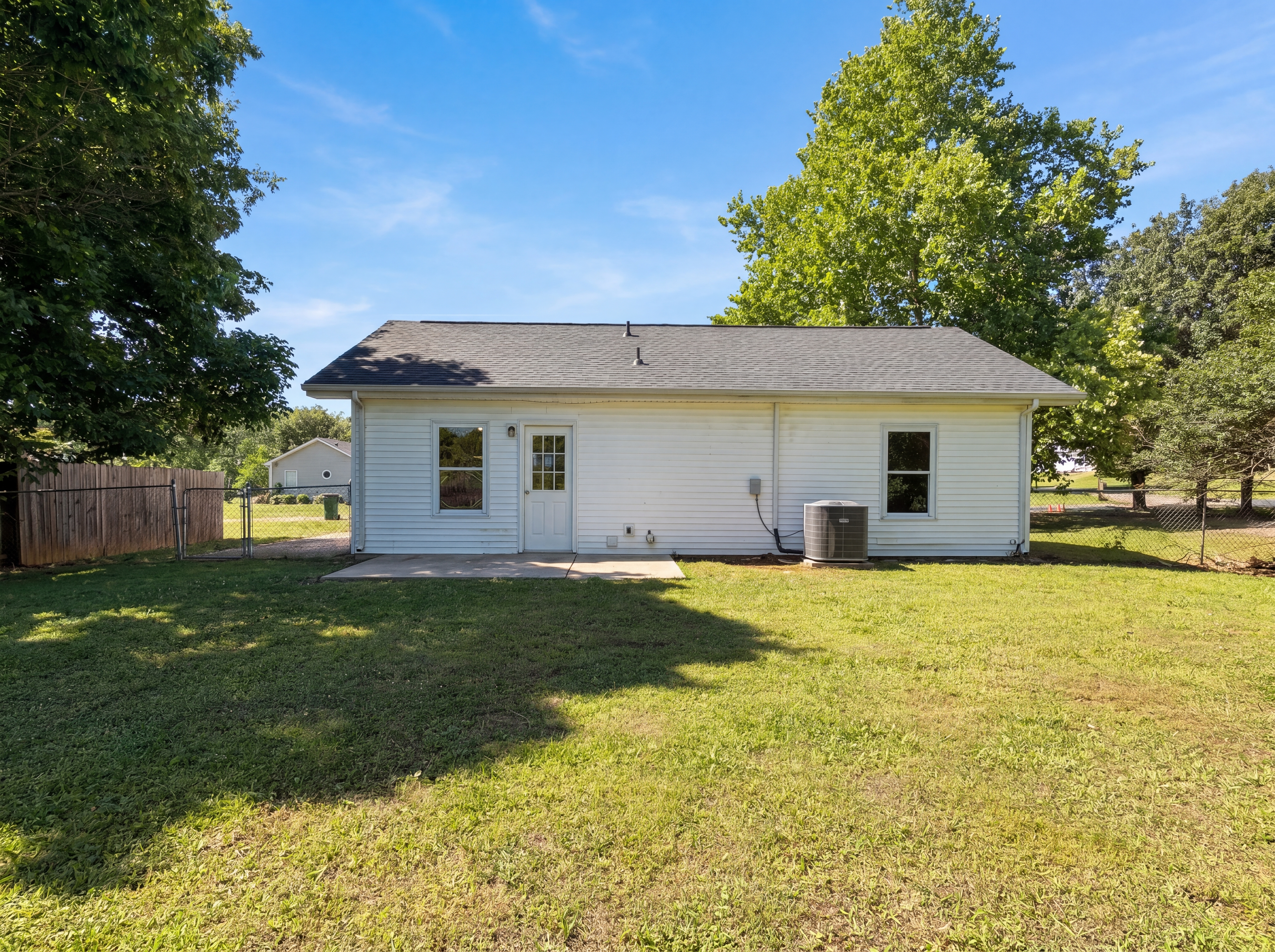Photo 5 of 17 of 104 Frontier Ln, La Vergne, TN