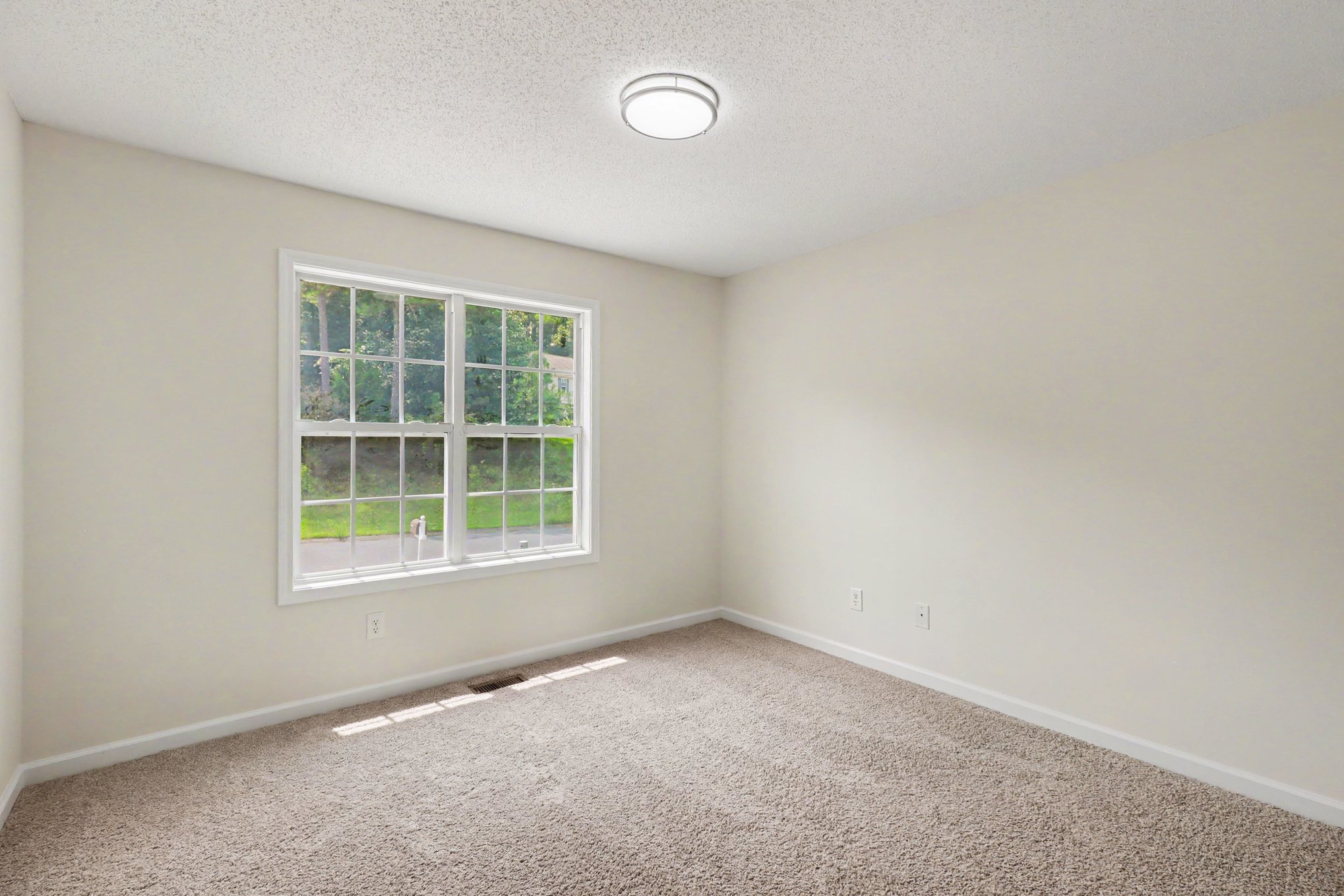 Photo 11 of 17 of 18 Broadlands Dr, White, GA