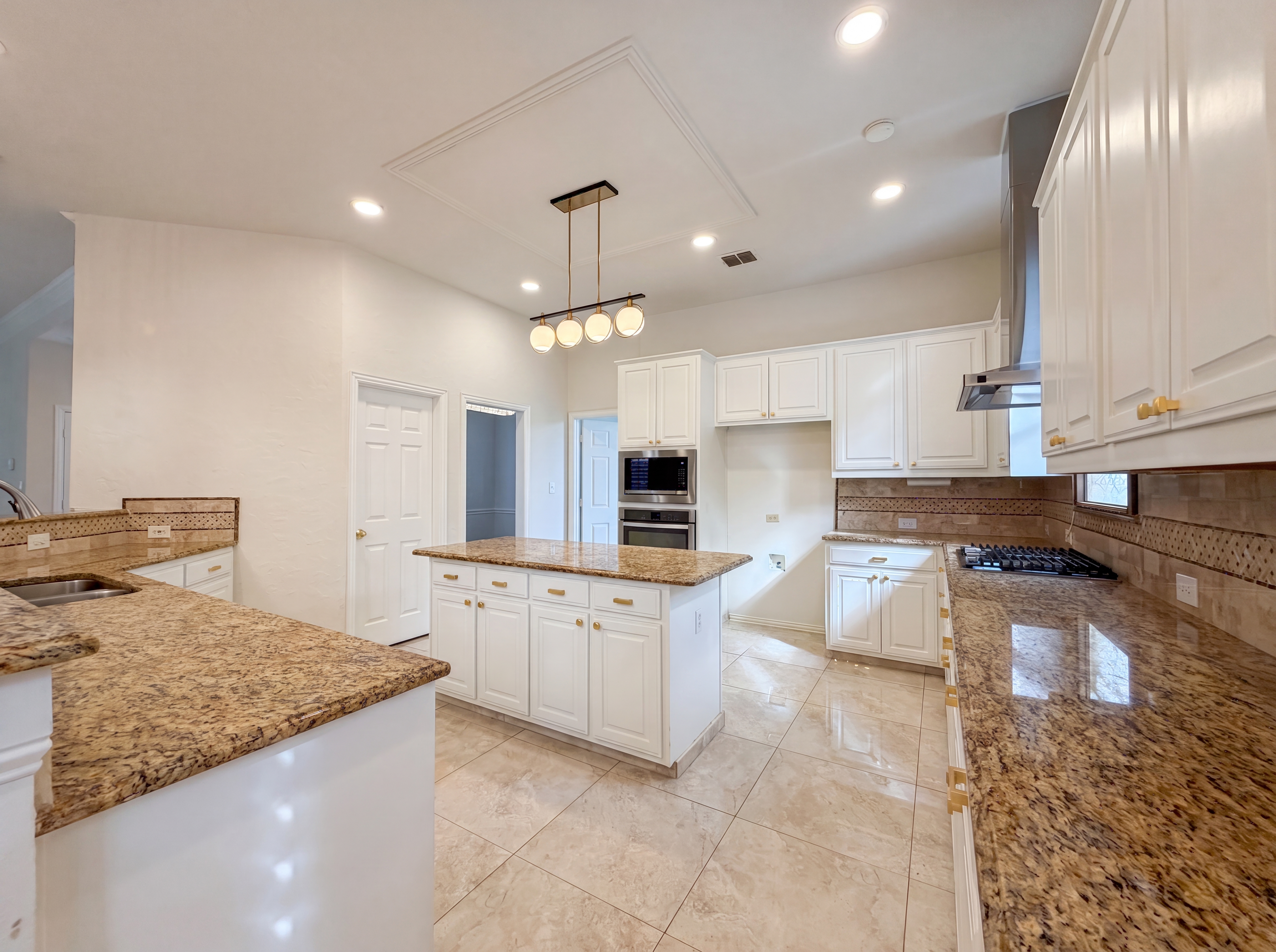 Photo 8 of 33 of 1429 Greenbriar Dr, Allen, TX